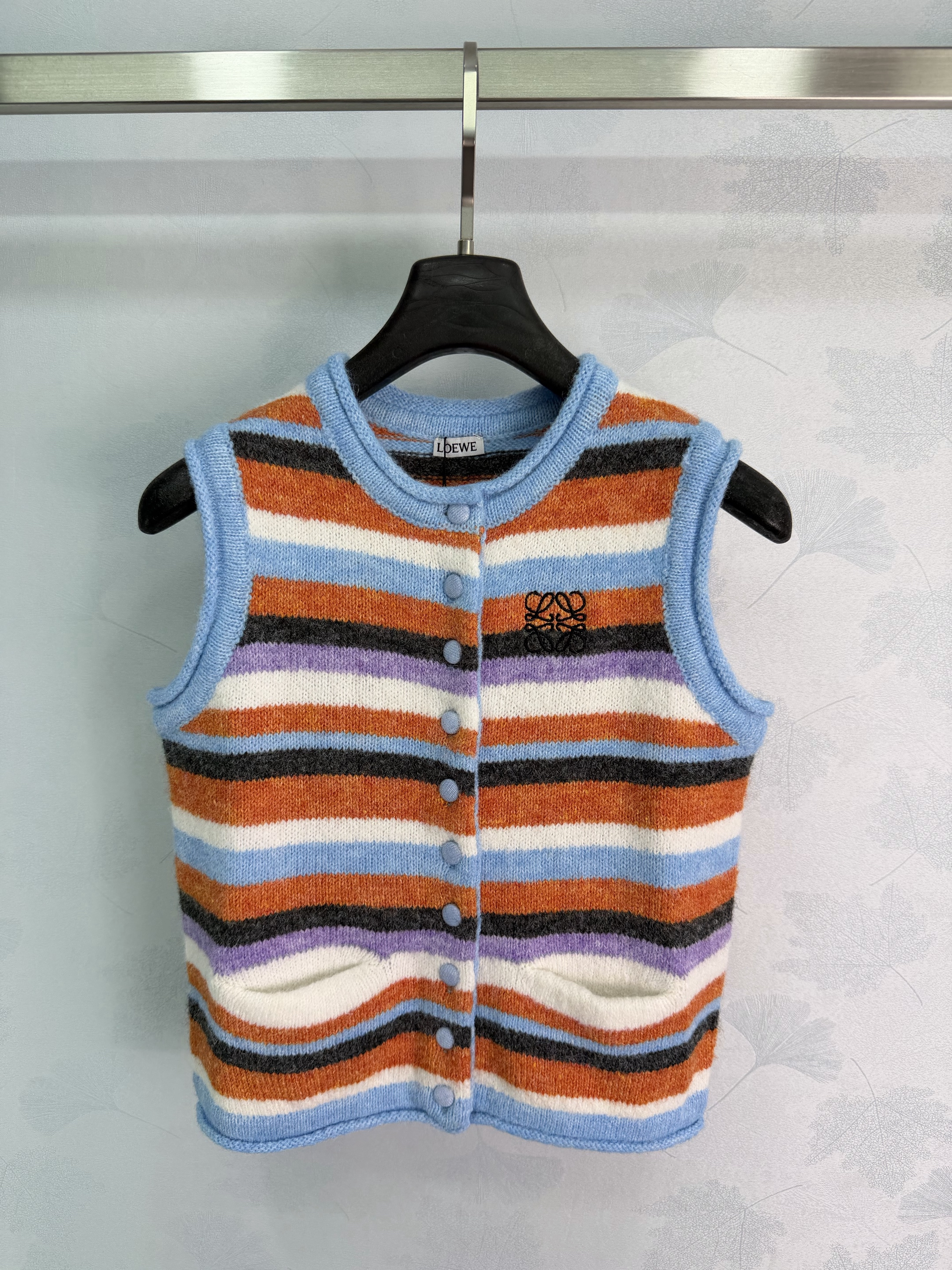 Rolled-edge striped round-neck vest