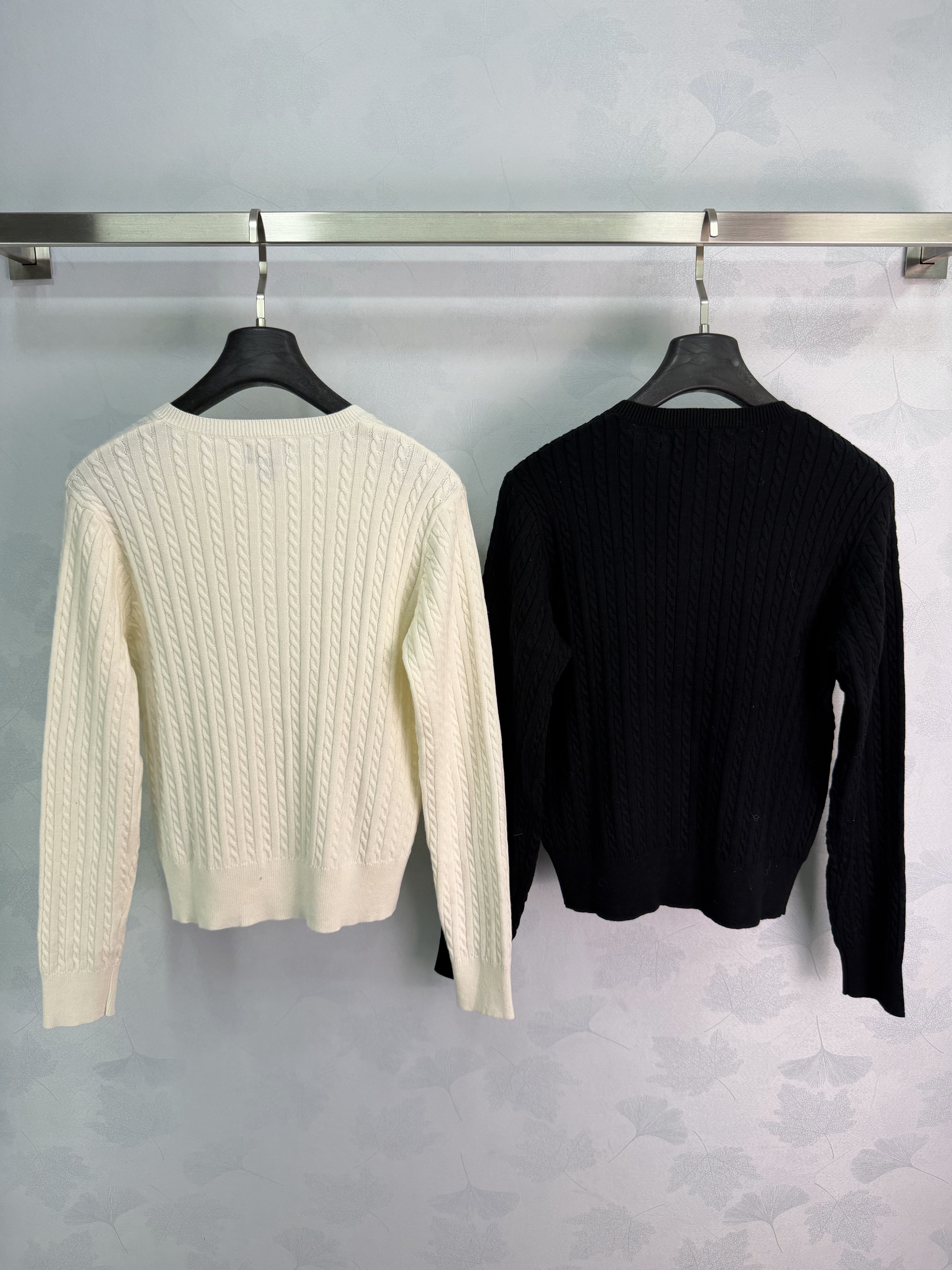 Knitted crew-neck long-sleeve cardigan