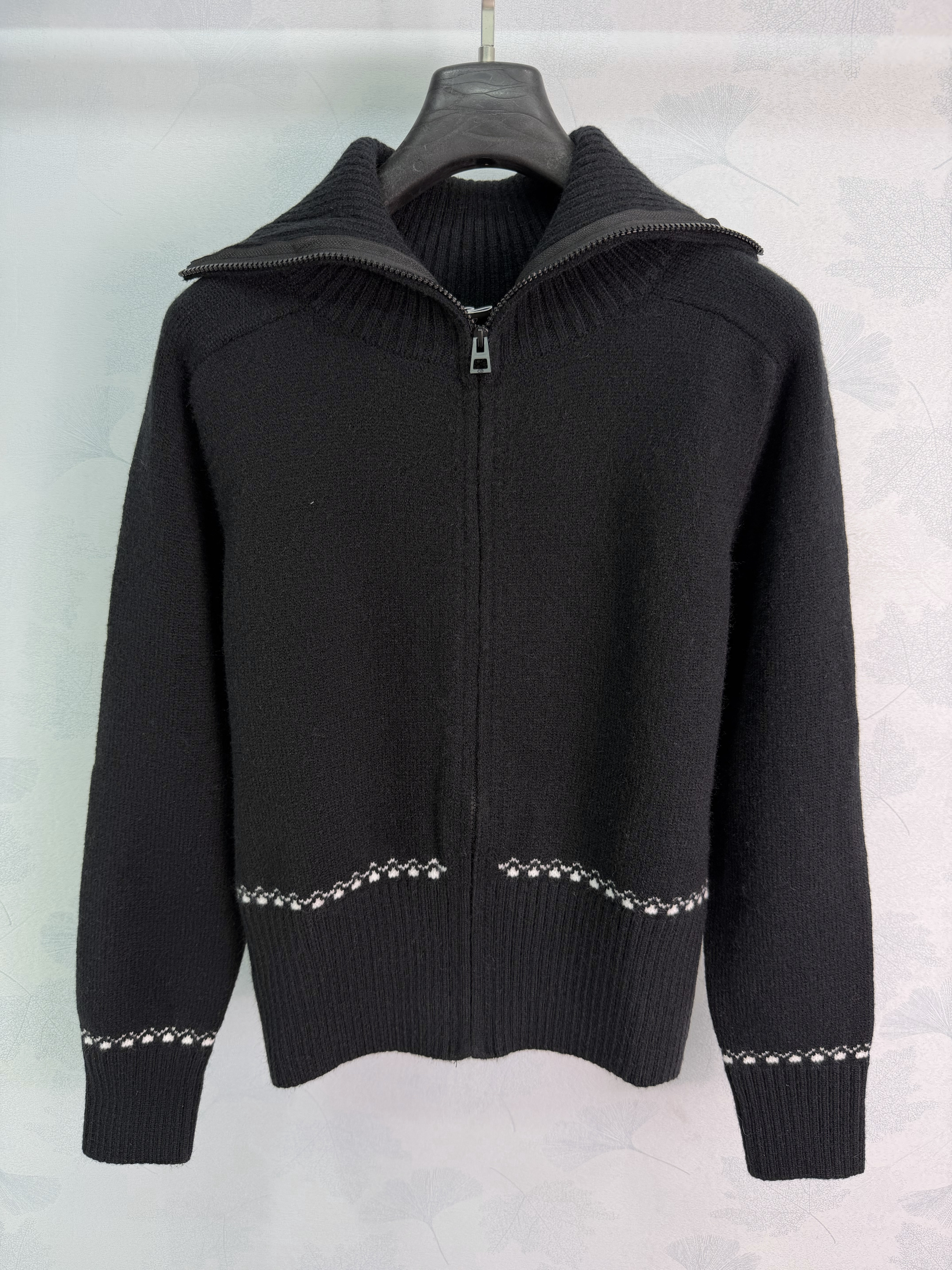Collared zip-up knit jacket