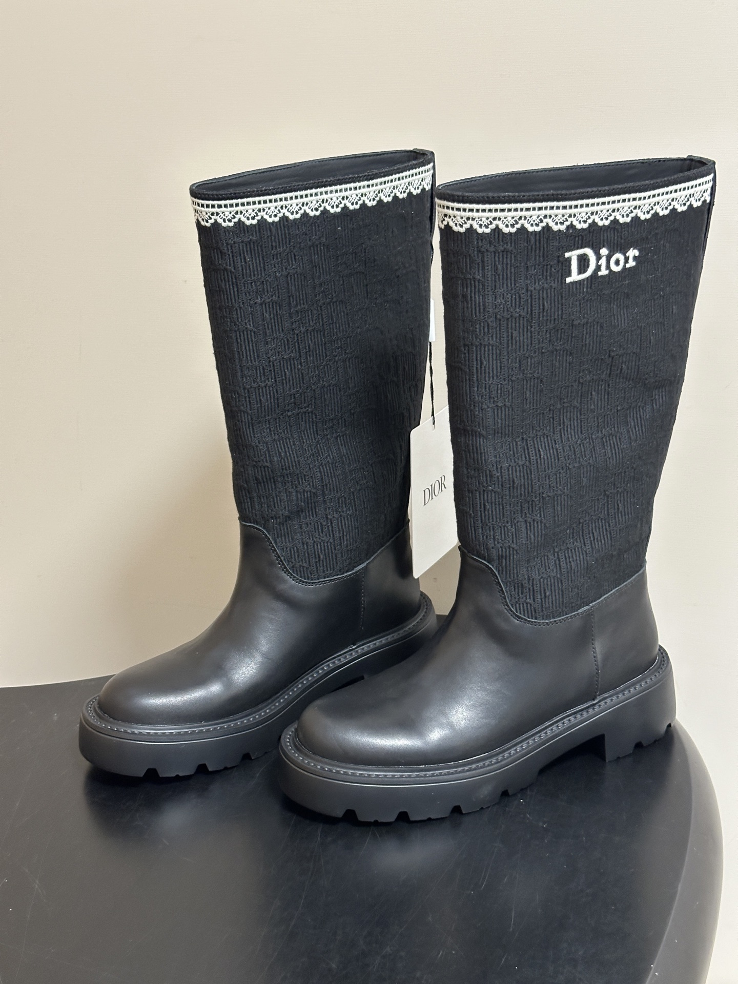 Letter-embroidered slip-on platform boots 35-42
