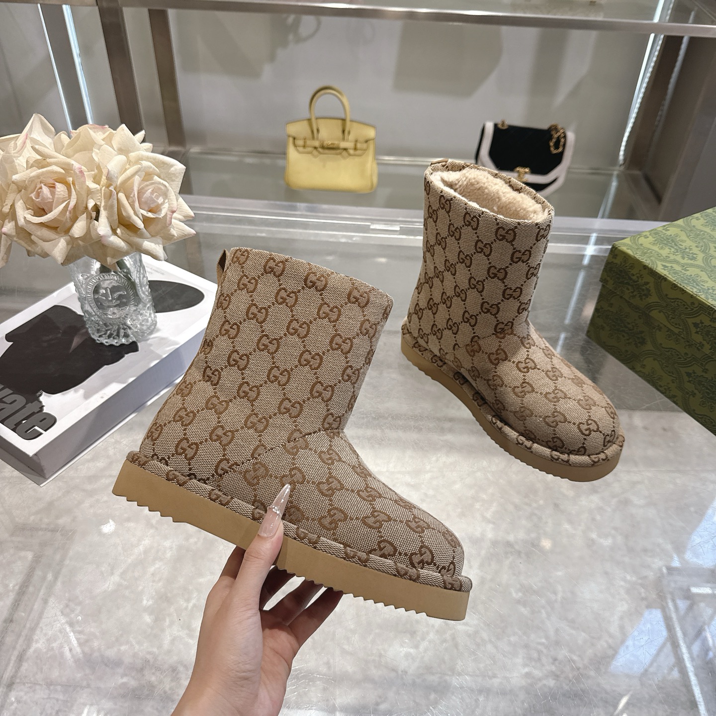 Mid-calf snow boots with a jacquard upper and wool lining 35-42