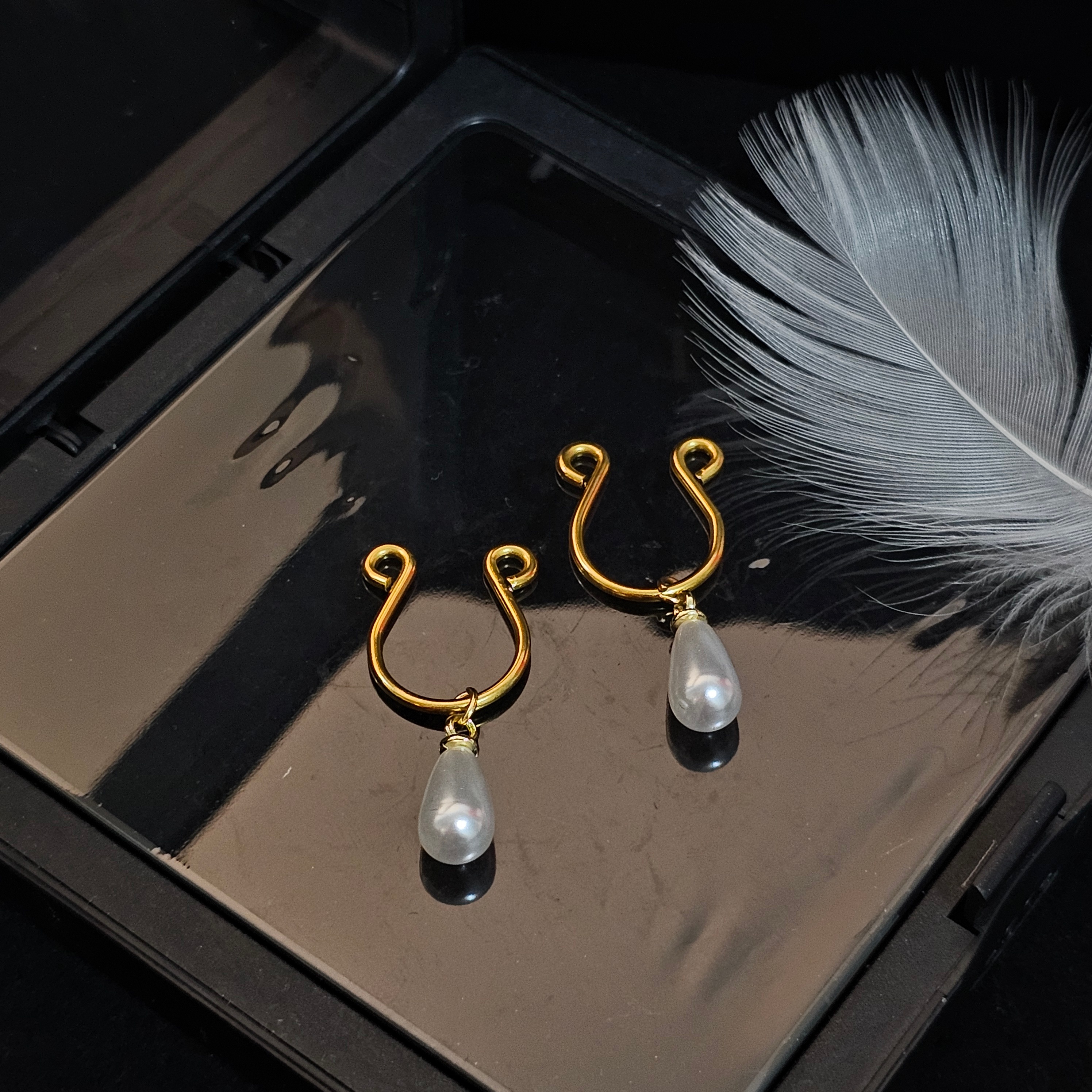 Eterna Pearl Clip - image 3