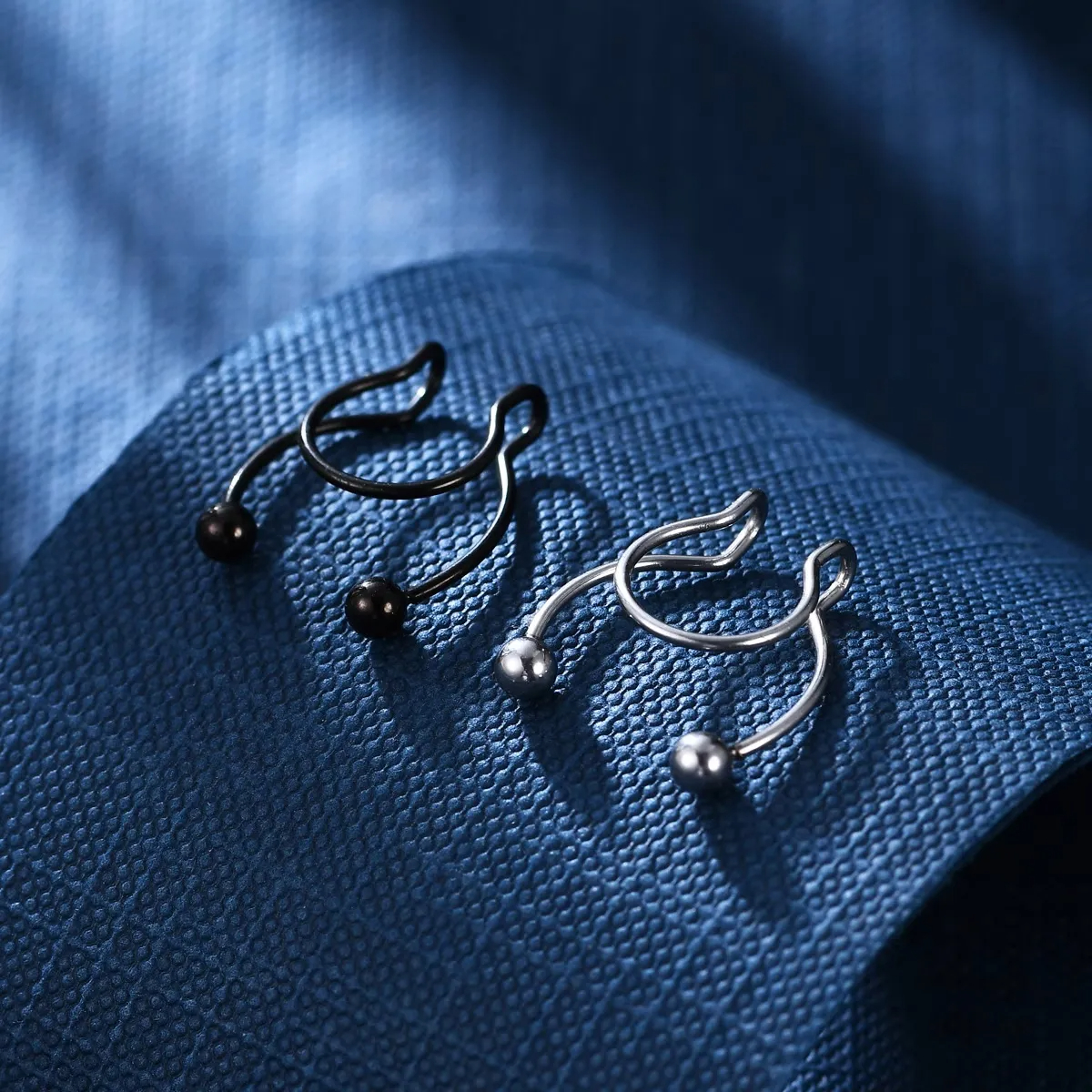U Shape Nose Ring - image 3