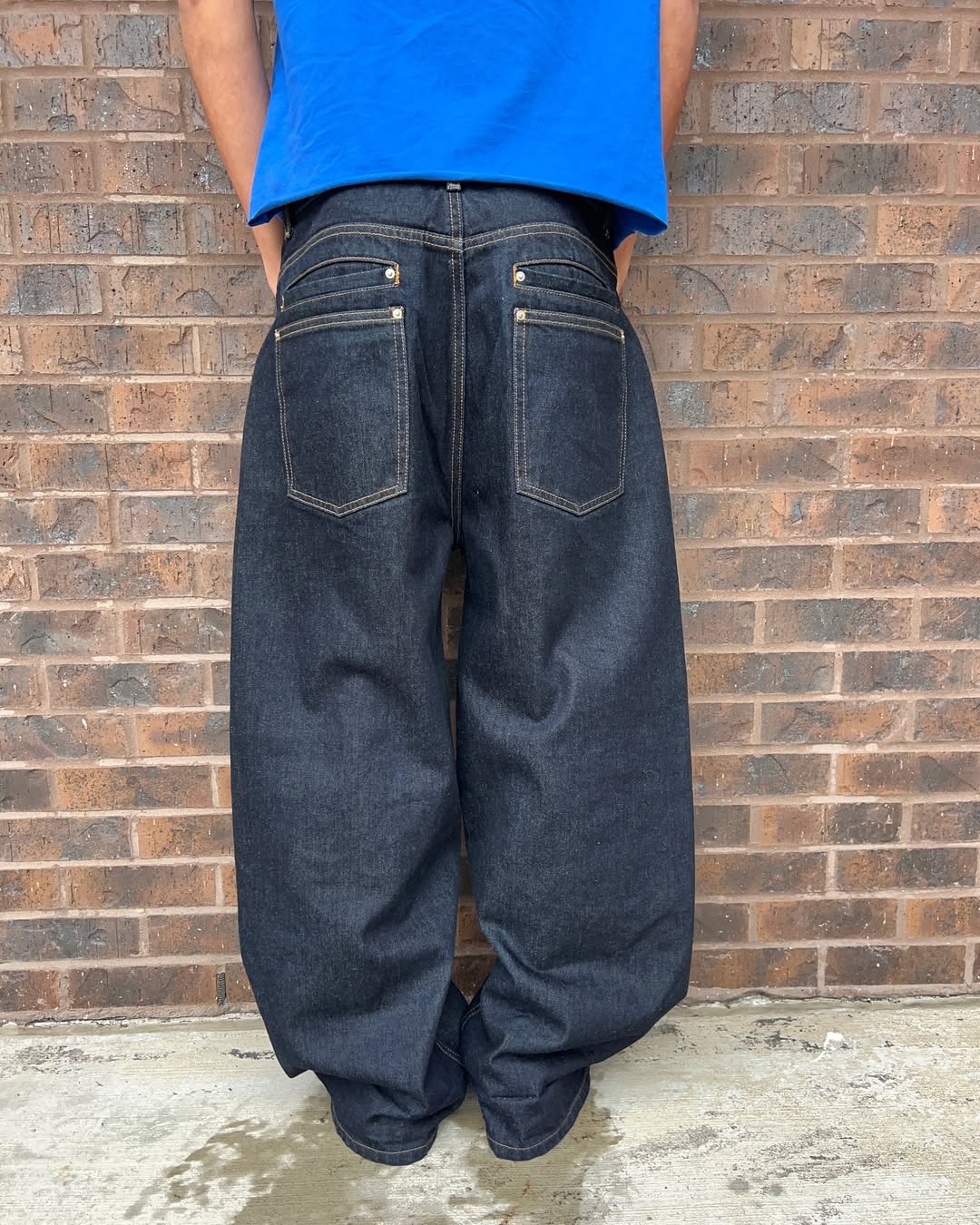 MULTI-POCKET BAGGY JEANS