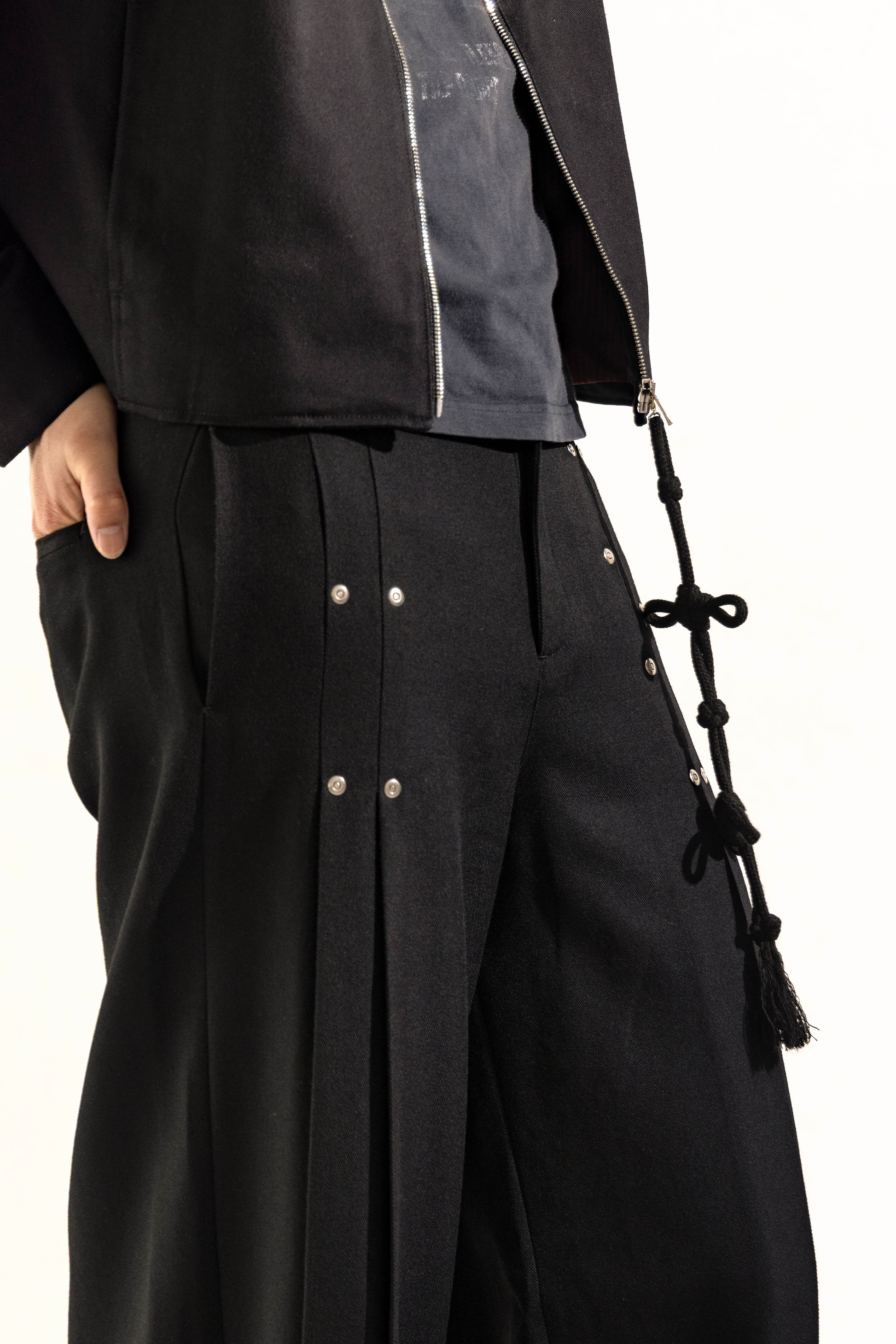 PLEATED RIVET PANTS