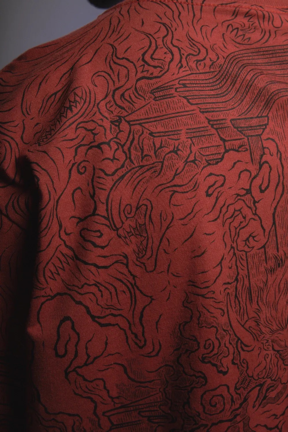 SUKNUA & MAHORAGA TEE