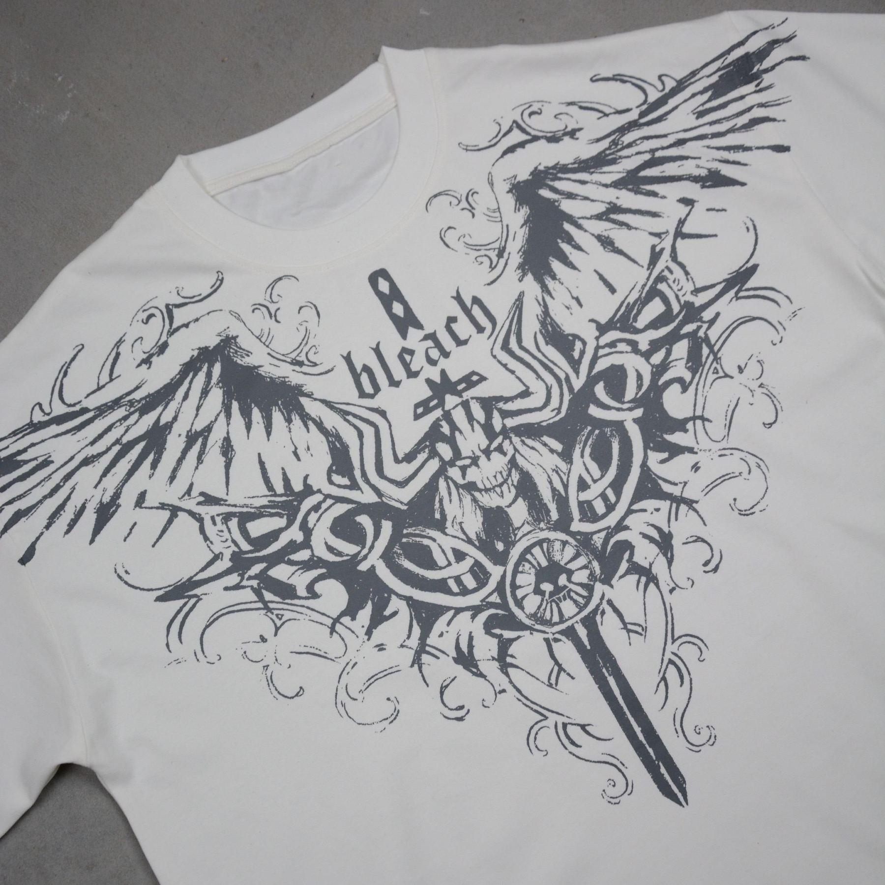 BLEACH CROSSWING TEE