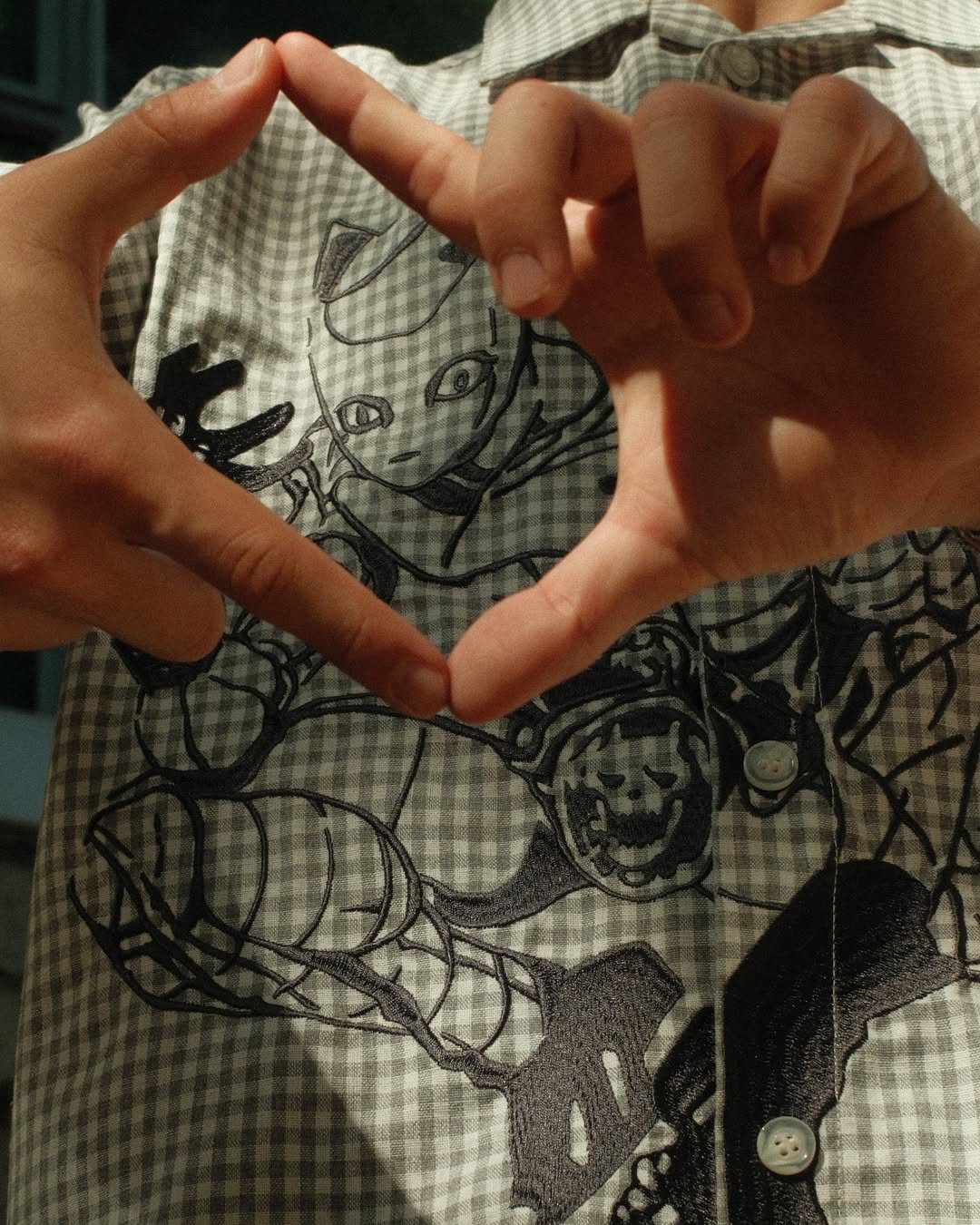 KILLER QUEEN BUTTON UP | JOJO