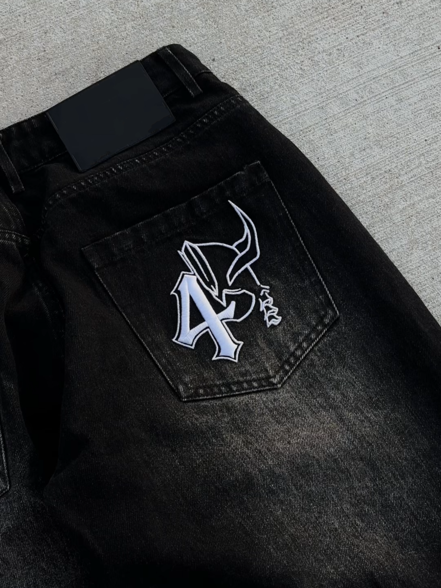 ULQUIORRA JEANS | BLEACH