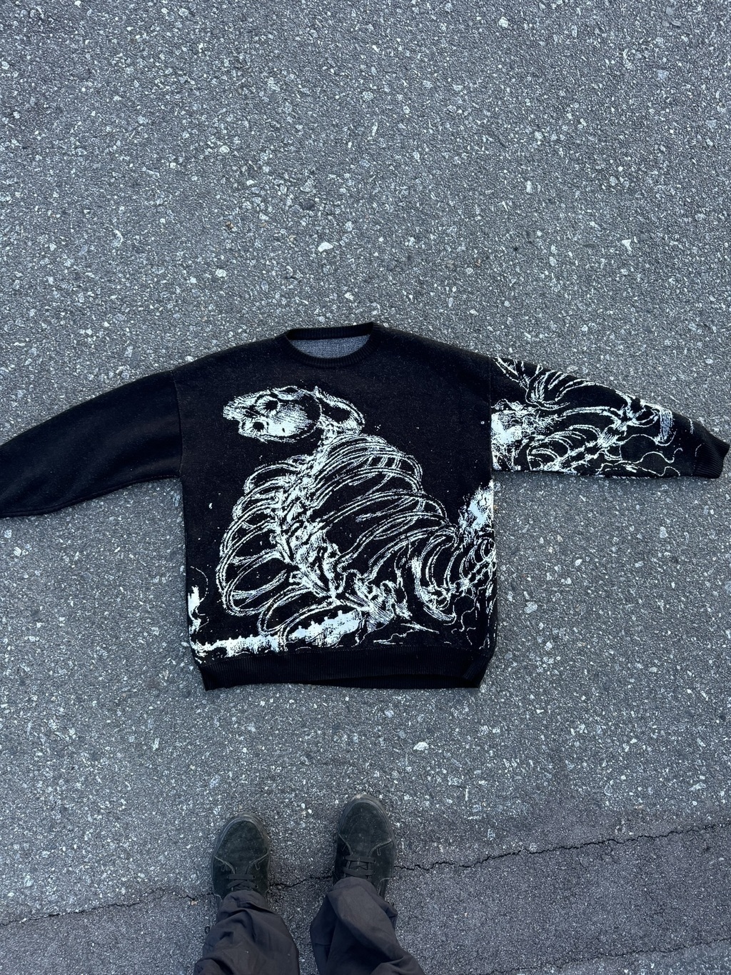 SWEATER EREN SKULL