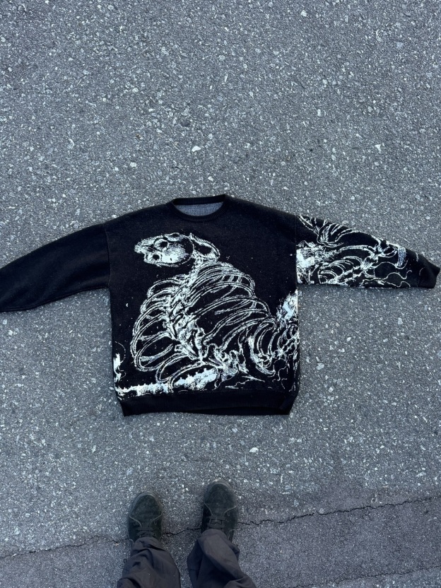 SWEATER EREN SKULL 