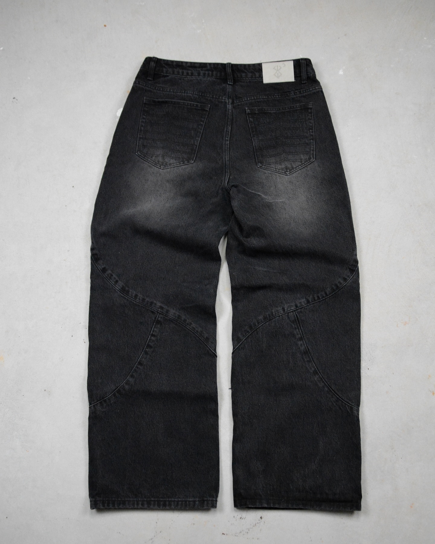 BLACK ARMOR JEANS