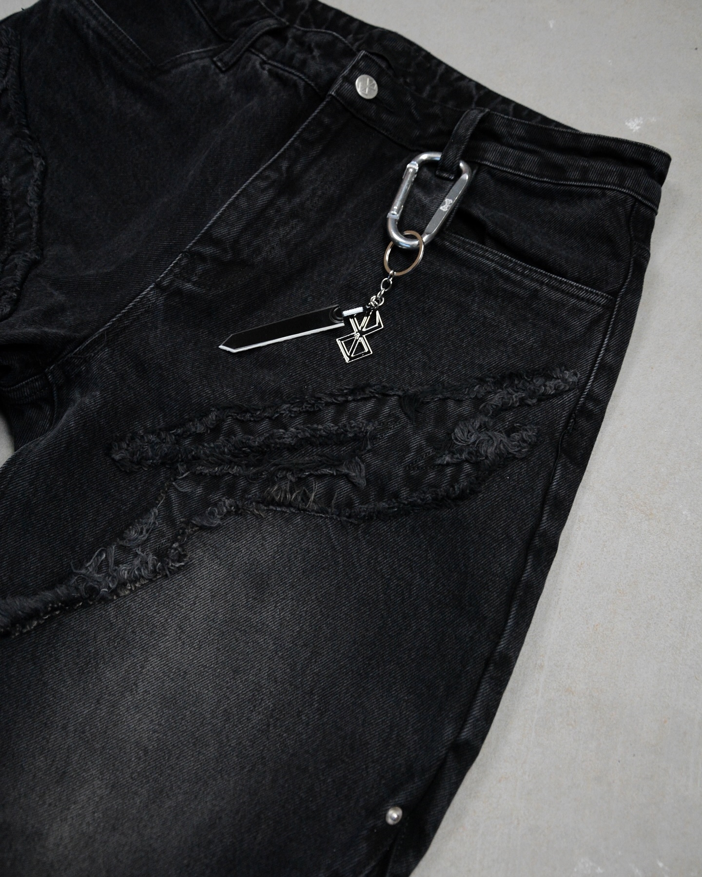 BLACK ARMOR JEANS