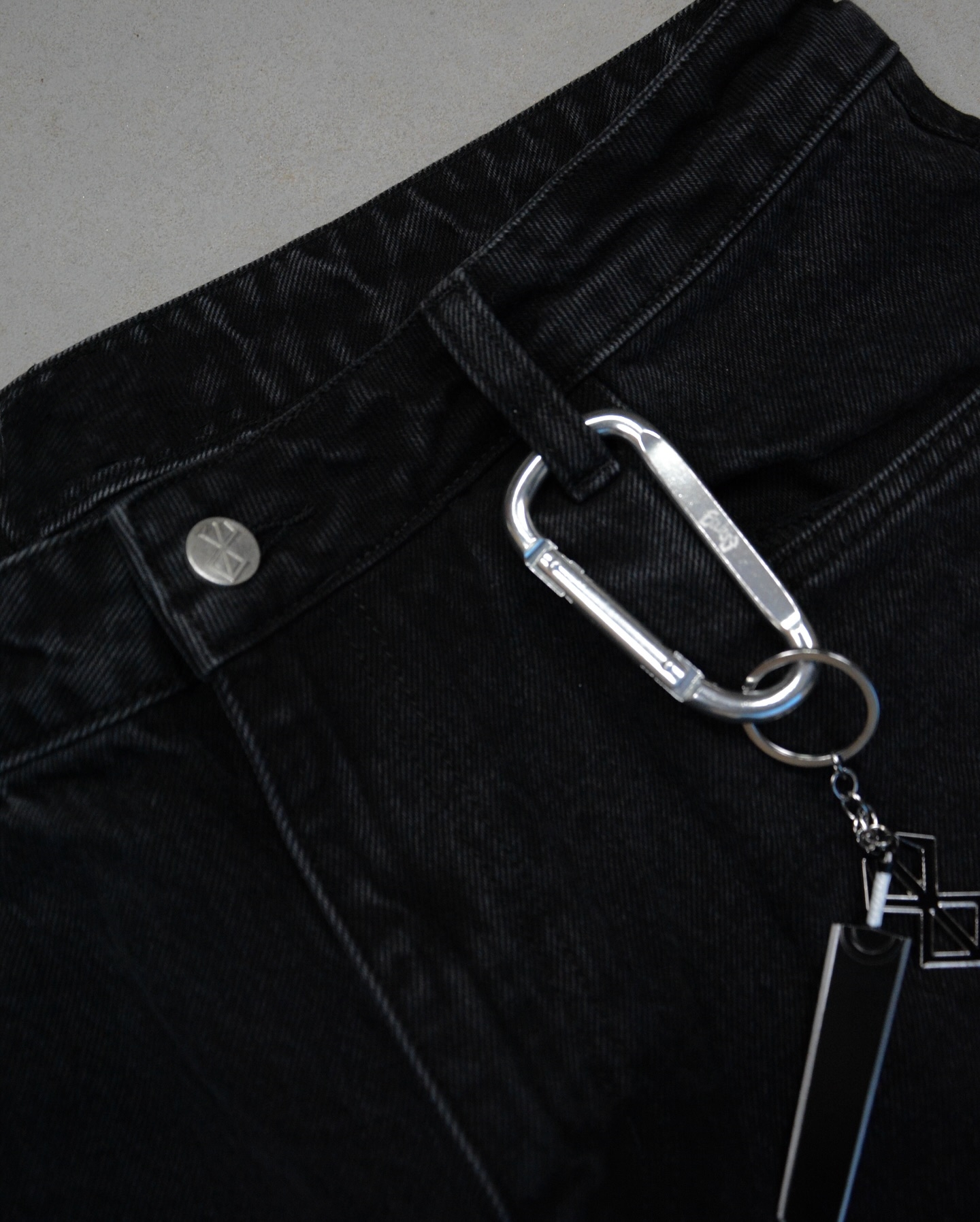 BLACK ARMOR JEANS