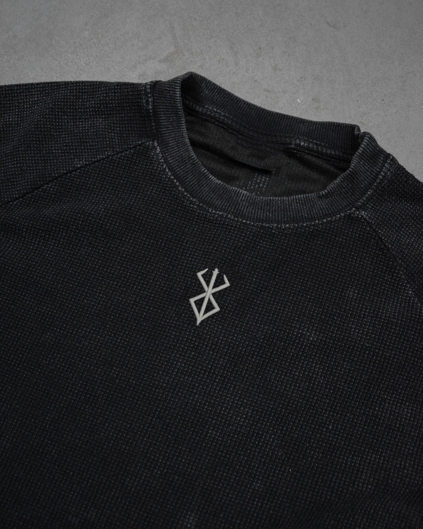 BLACK SWORDSMAN WAFFLE LONG SLEEVE