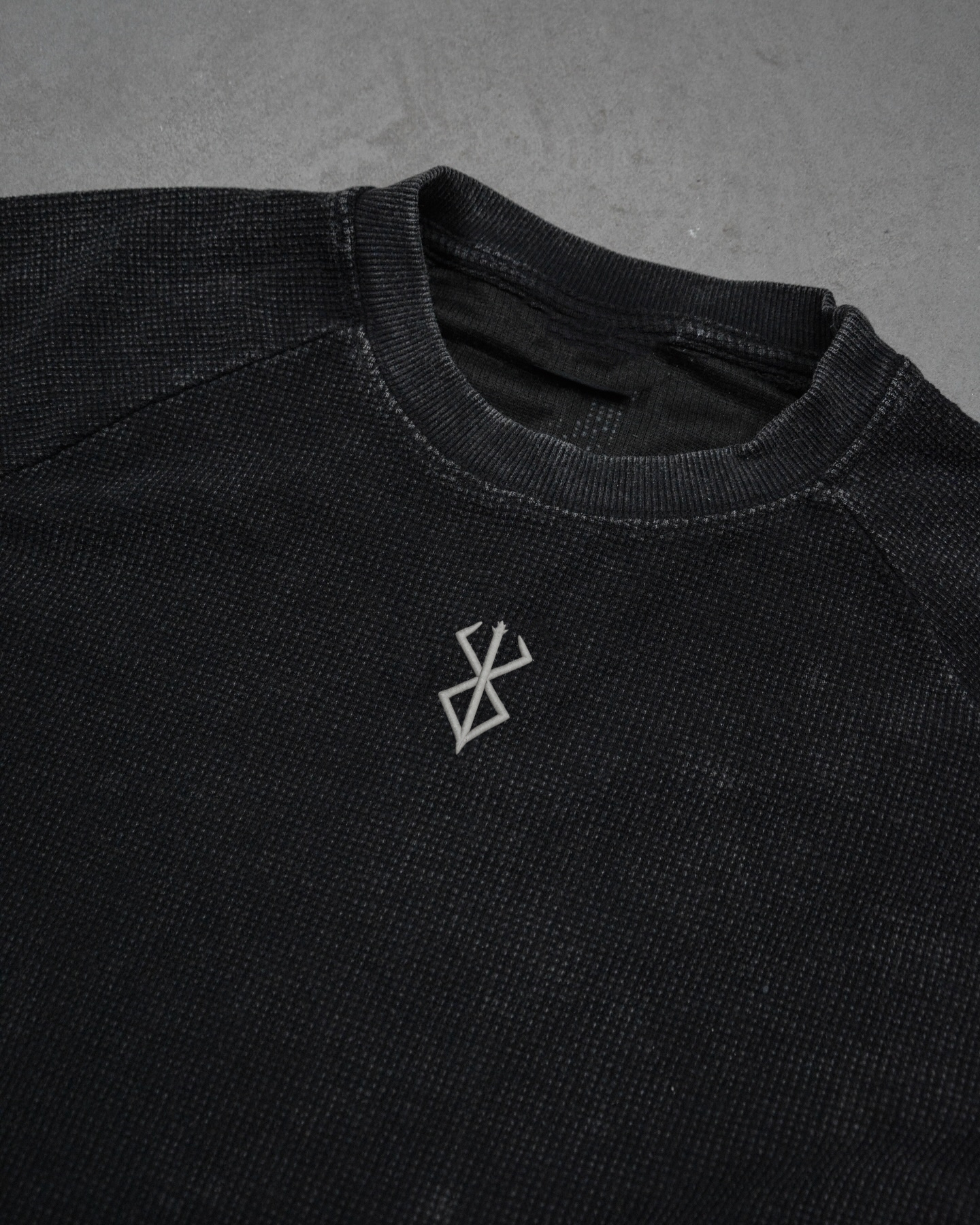 BLACK SWORDSMAN WAFFLE LONG SLEEVE