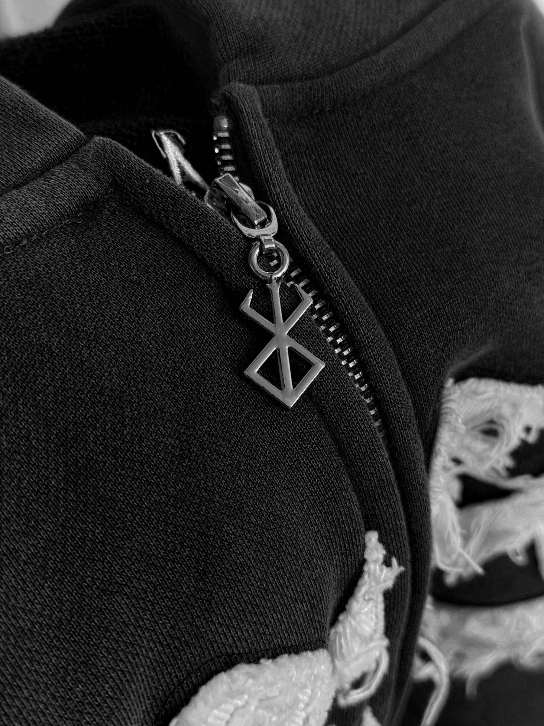 BERSERK RELIC ZIP-UP HOODIE