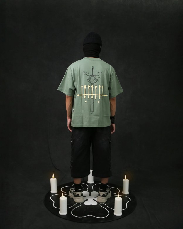YUNO FOUR CLOVER TEE