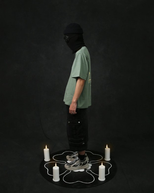 YUNO FOUR CLOVER TEE