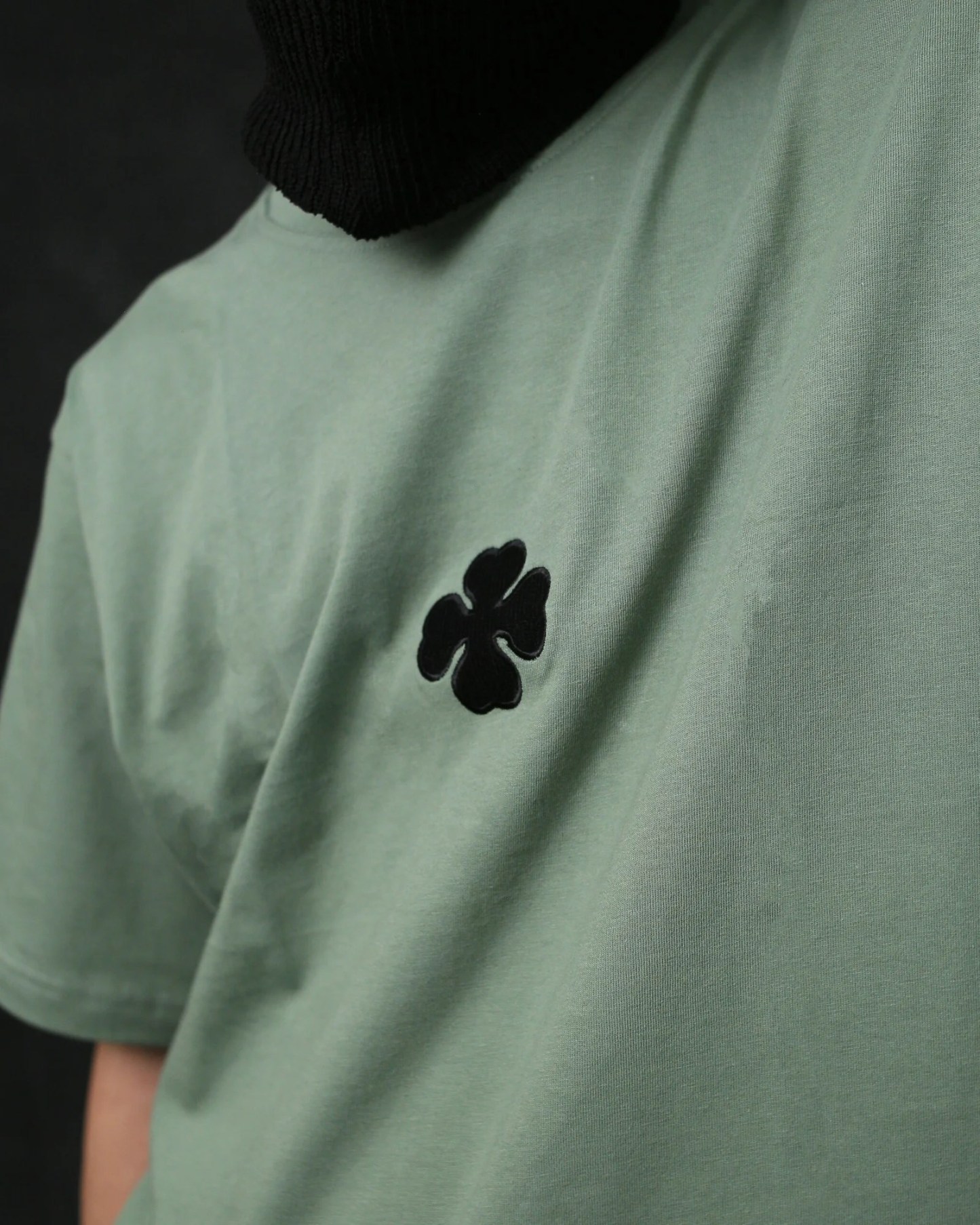 YUNO FOUR CLOVER TEE