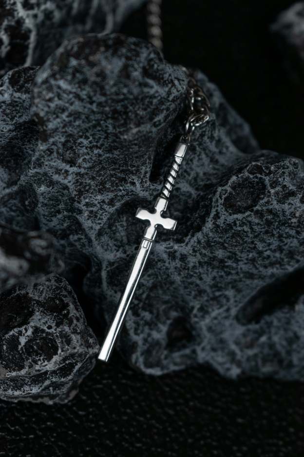 Arthur's 'Excalibur' Necklace - Fire Force