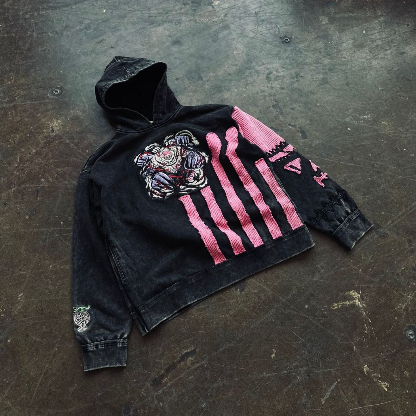 MOCHI MOCHI EMBROIDERY HOODIE