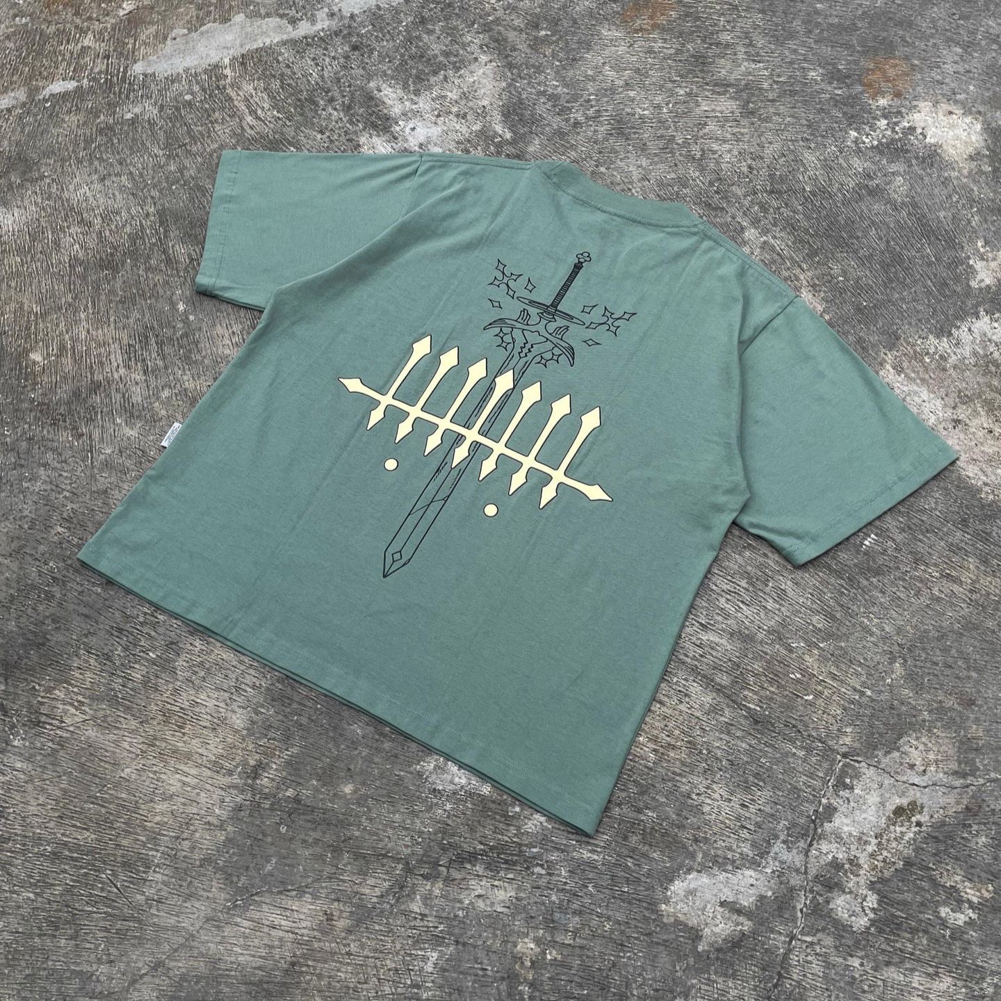 YUNO FOUR CLOVER TEE