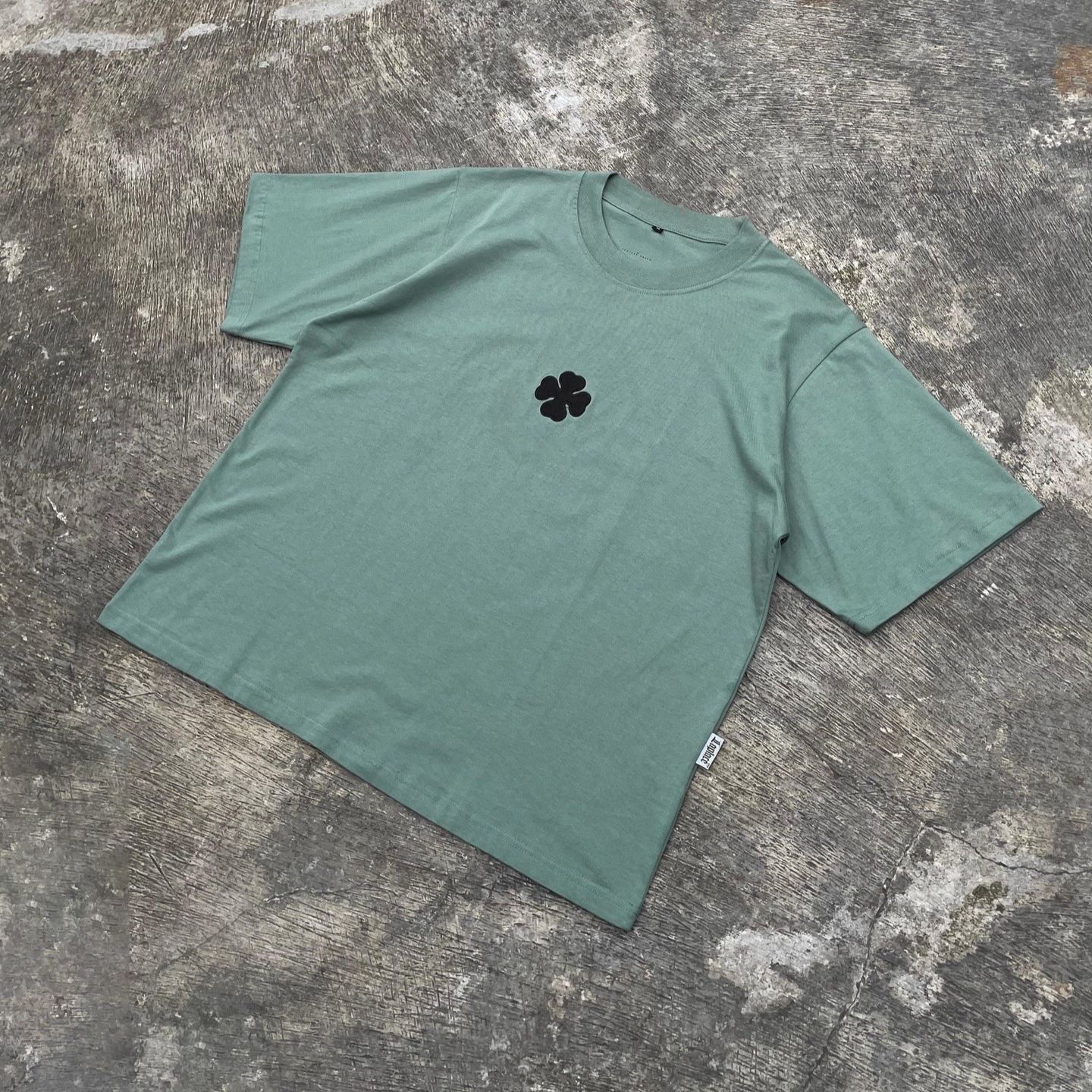 YUNO FOUR CLOVER TEE
