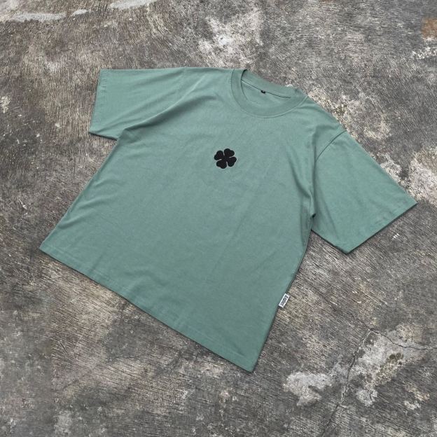 YUNO FOUR CLOVER TEE