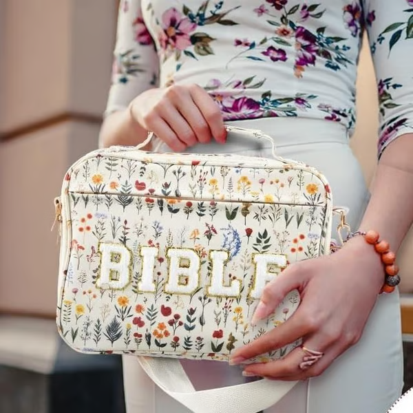 💖🌸 Pretty Bible Bag for Women – Floral Chenille Letter Design