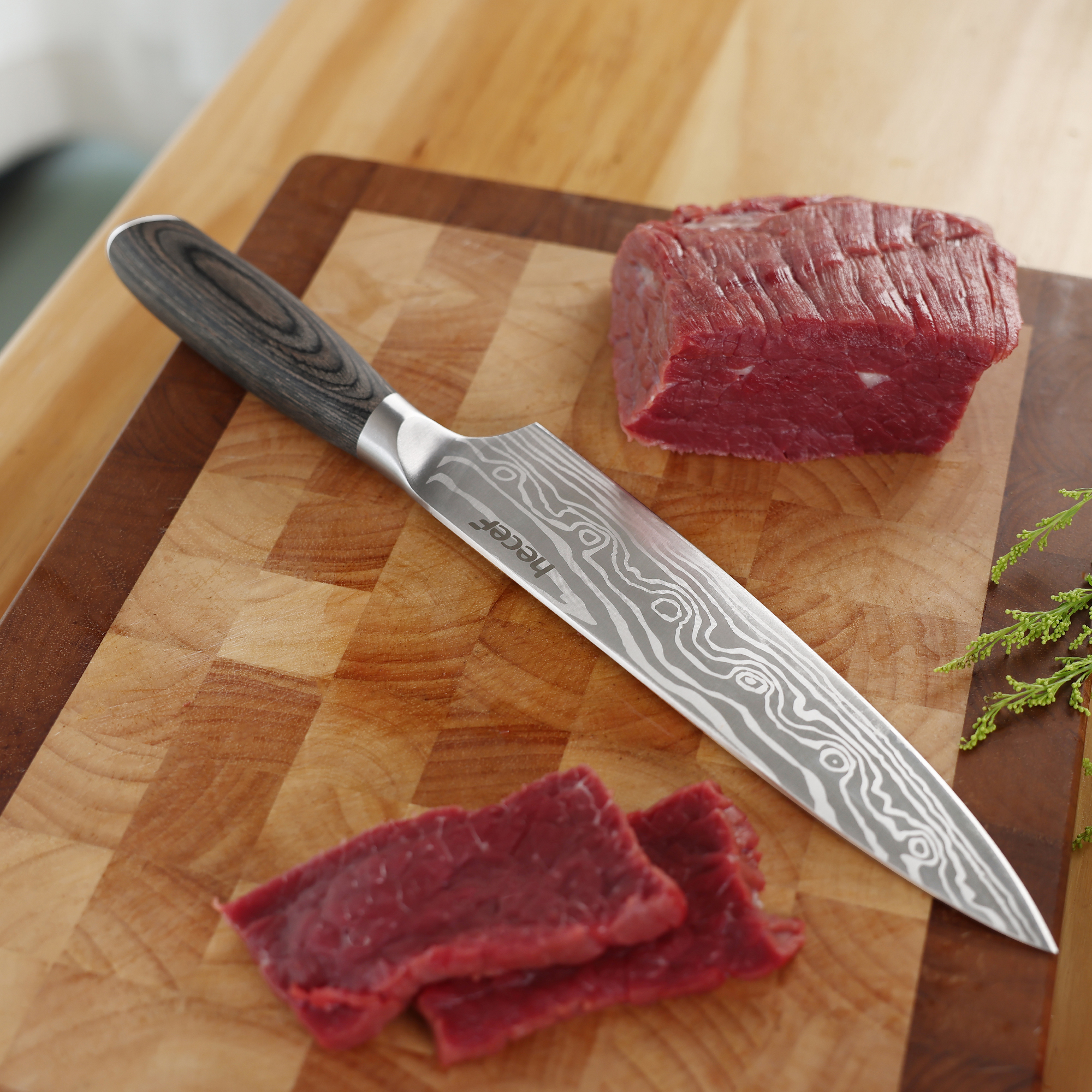 Hecef 8-Inch Chef Knife with Japanese Damascus Pattern and Ergonomic Wood Handle