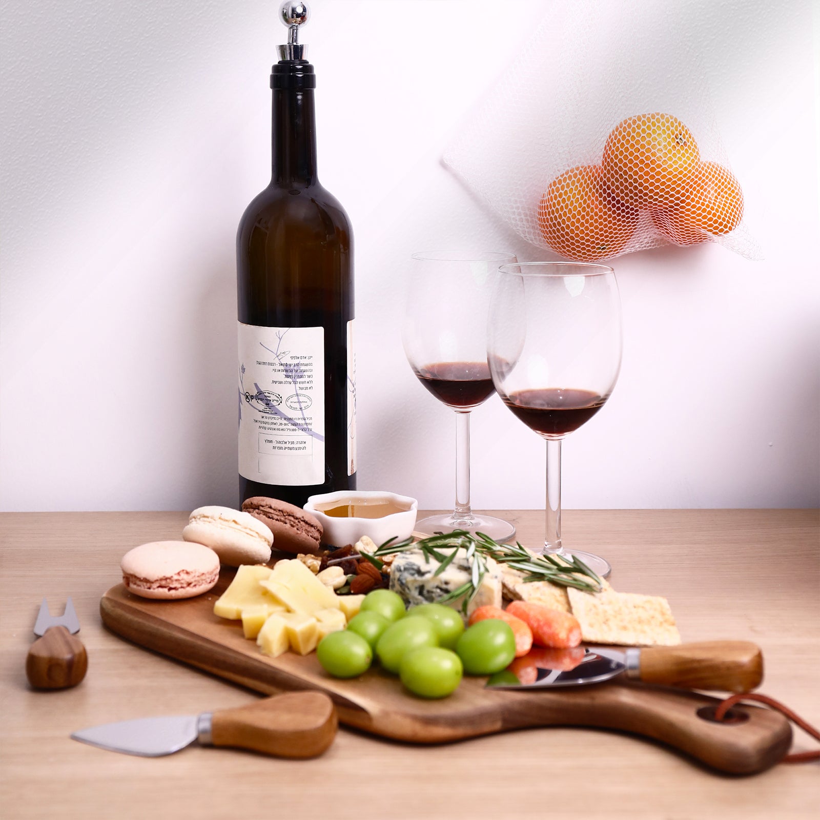 {Hecef Kitchenware}{knife}{cheese board}