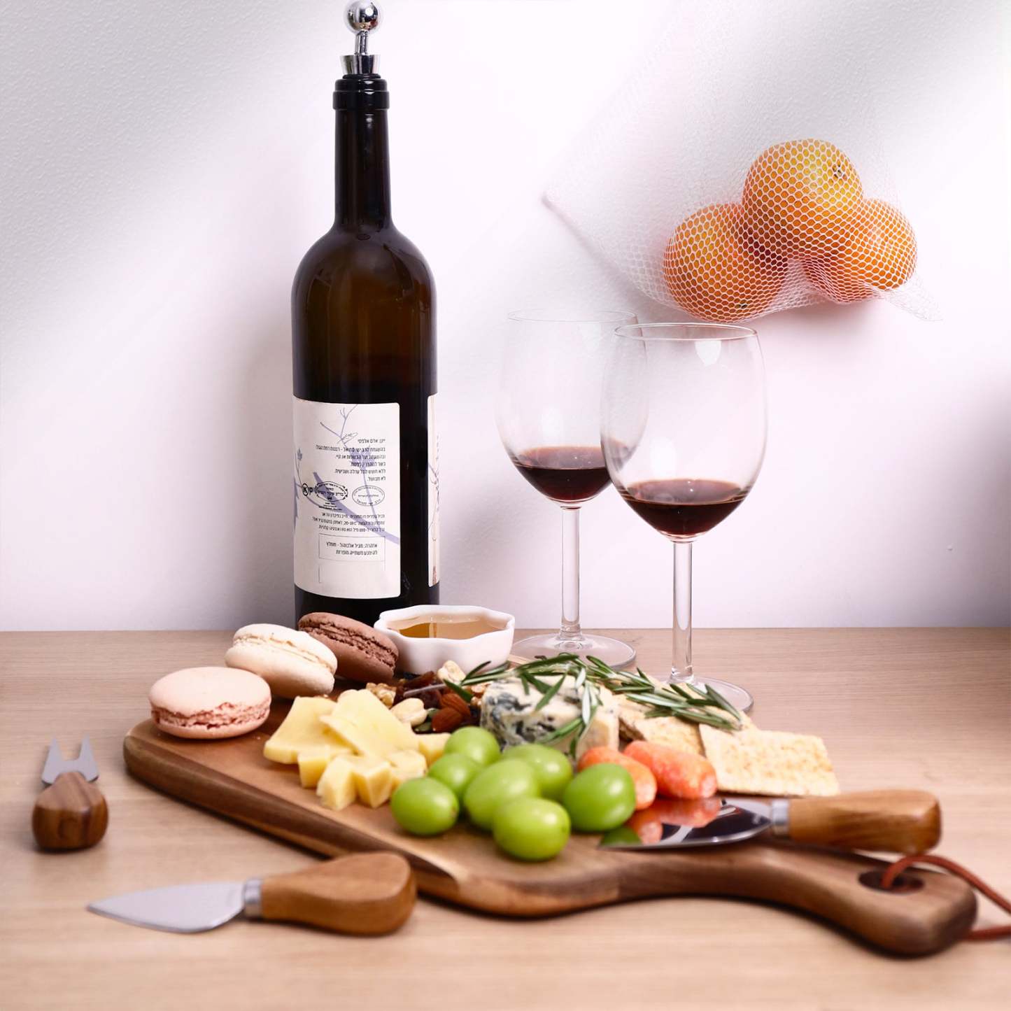 {Hecef Kitchenware}{knife}{cheese board}
