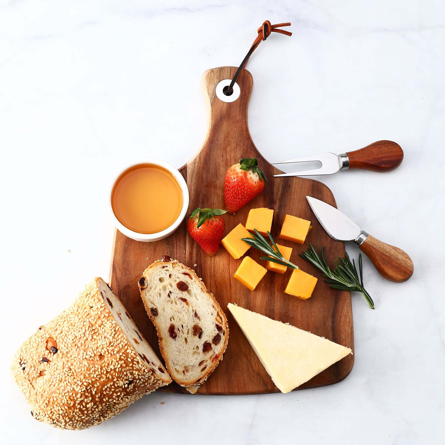 {Hecef Kitchenware}{knife}{cheese board}