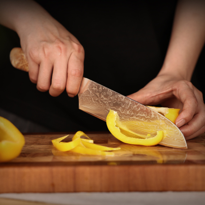 hecef 7in Damascus Chef Knife, High Carbon Stainless Steel Ultra Sharp Janpanese Kitchen Knives with Resin Handle 