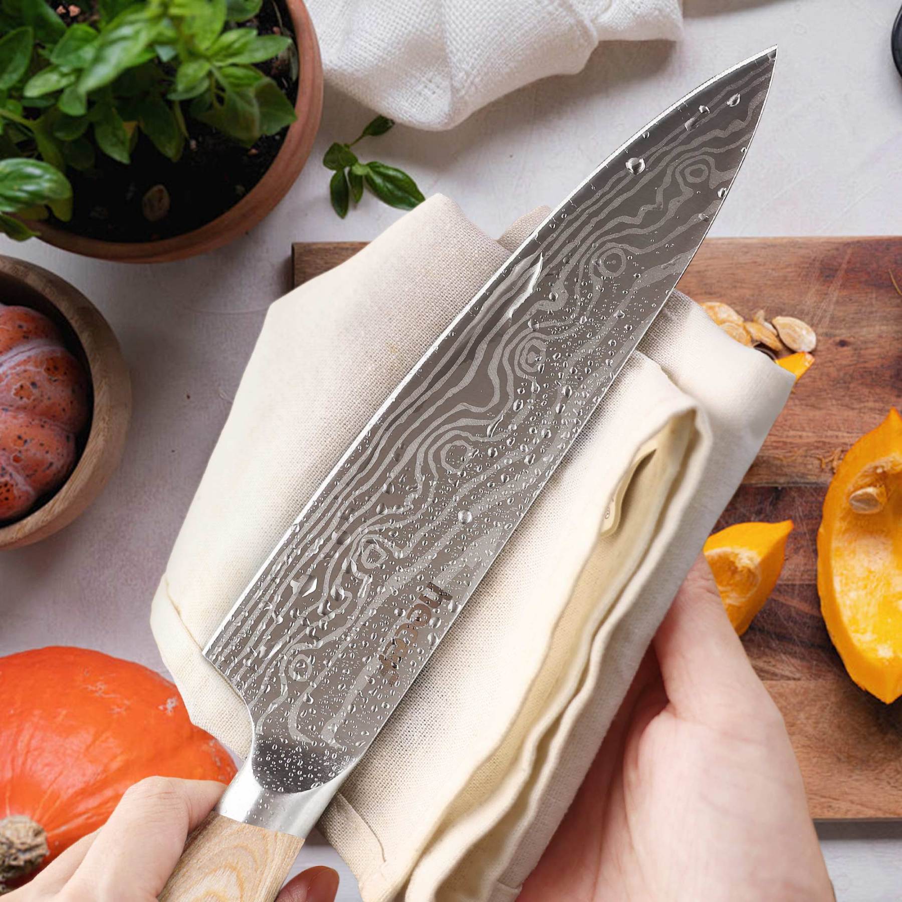 Hecef 8-Inch Chef Knife with Japanese Damascus Pattern Sharp Non-stick Ergonomic Wood Handle