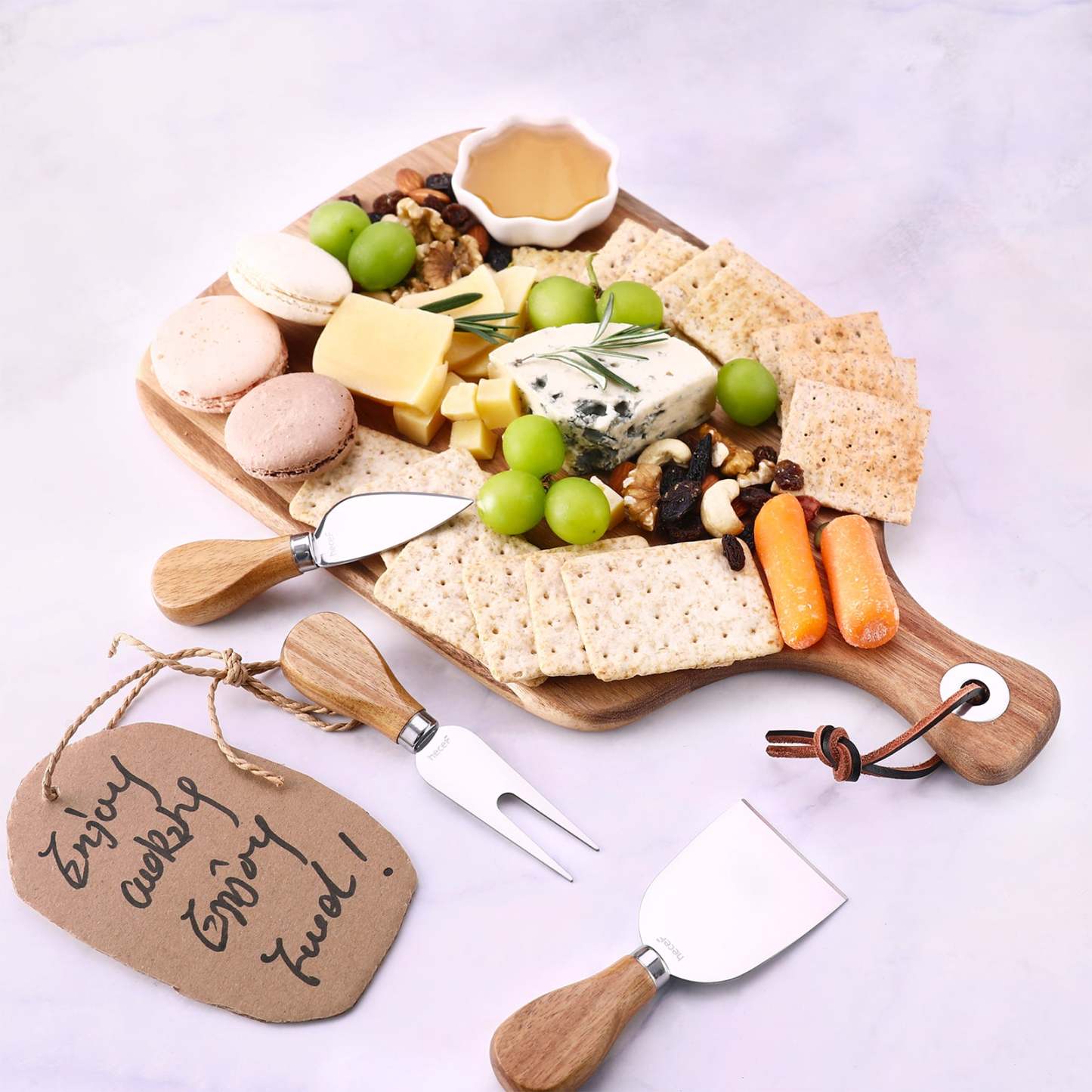 {Hecef Kitchenware}{knife}{cheese board}