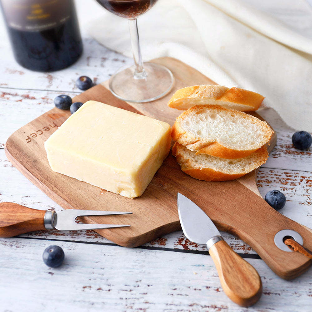 {Hecef Kitchenware}{knife}{cheese board}