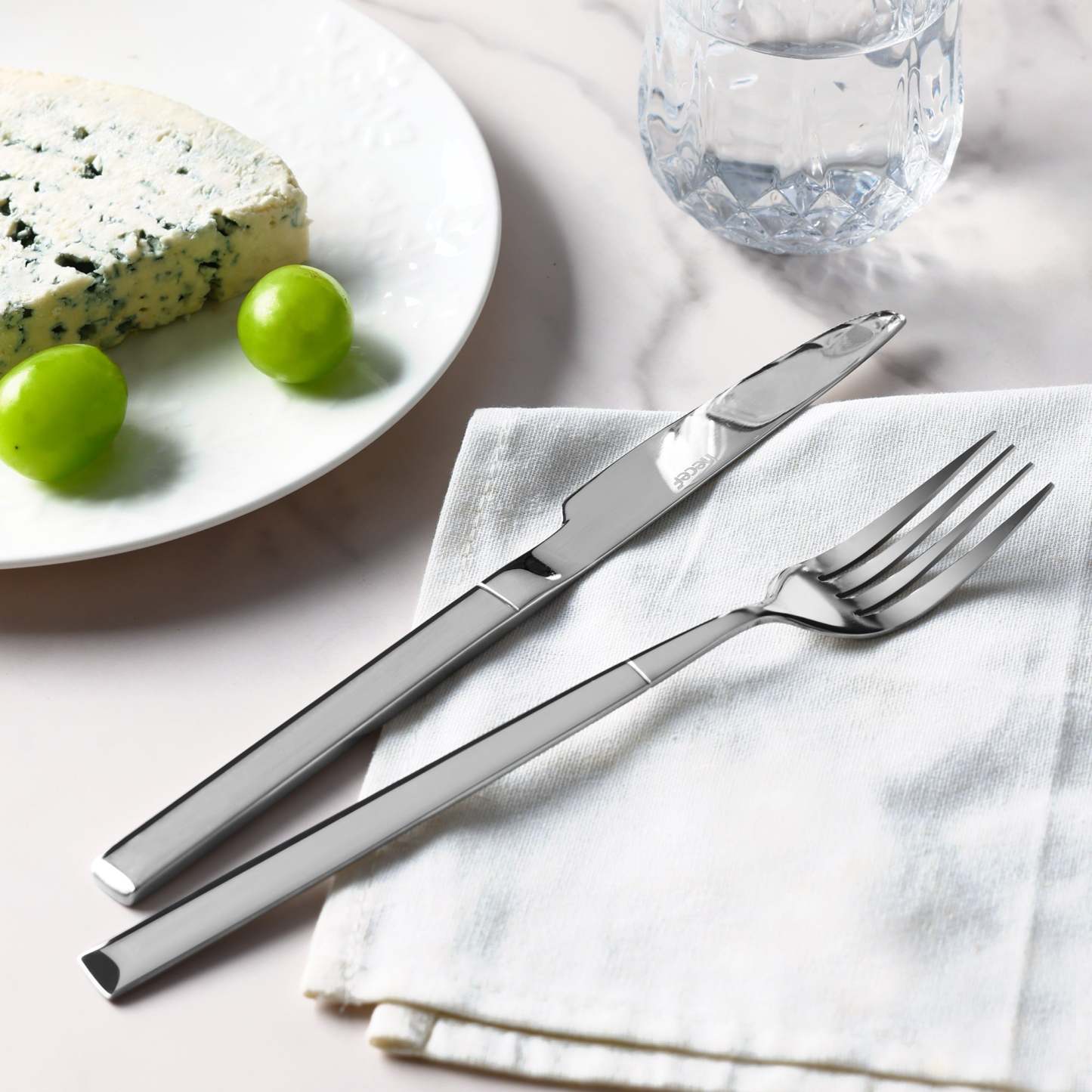 {Hecef Kitchenware}{knife}{cheese board}