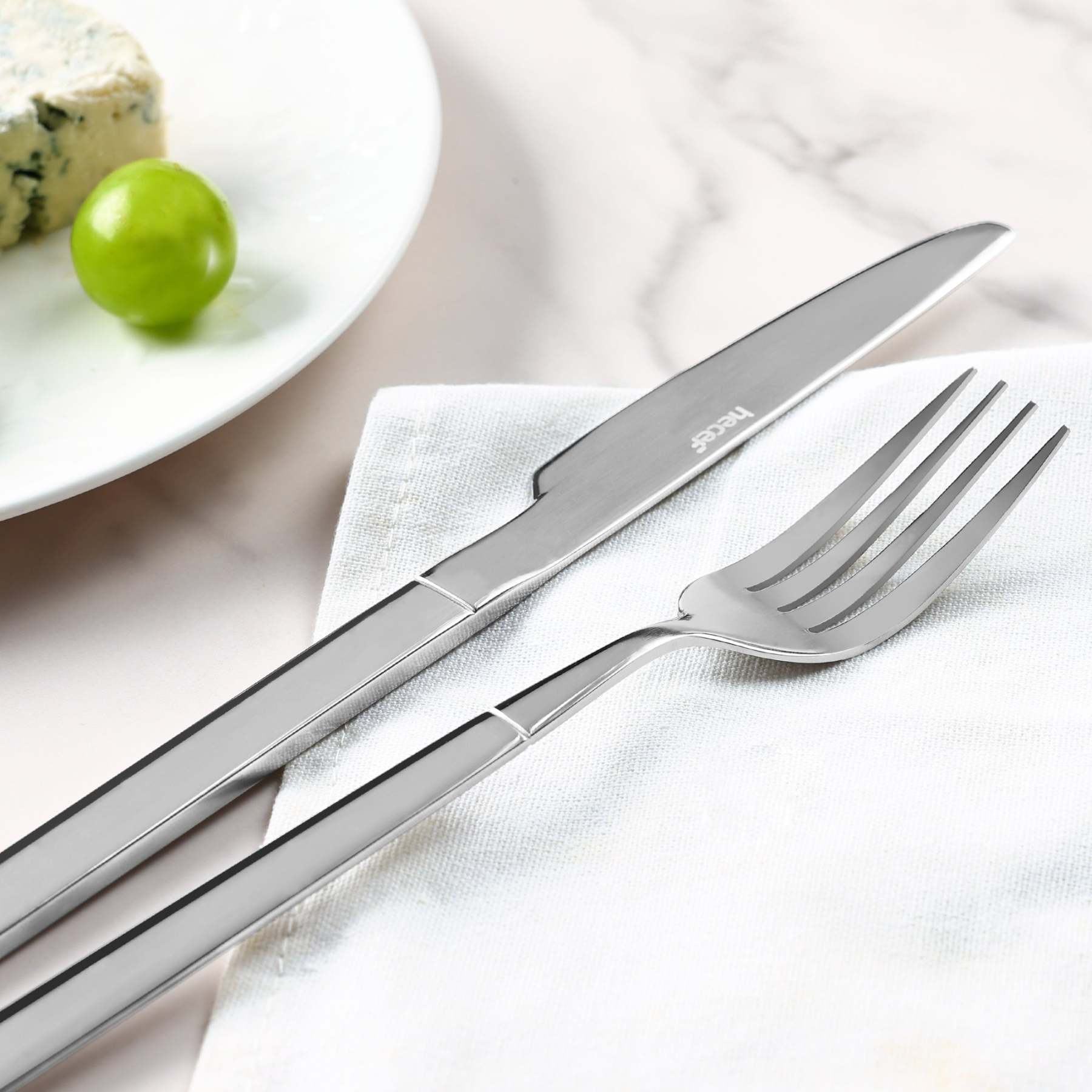 {Hecef Kitchenware}{knife}{cheese board}