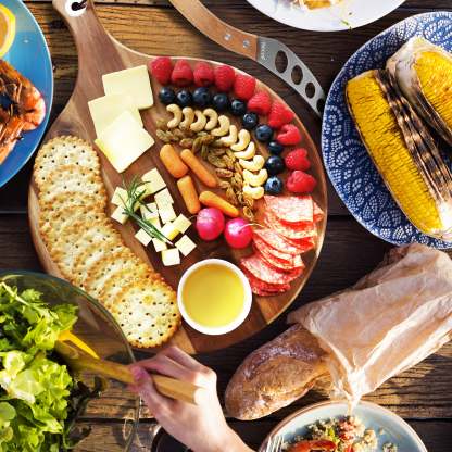 {Hecef Kitchenware}{knife}{cheese board}