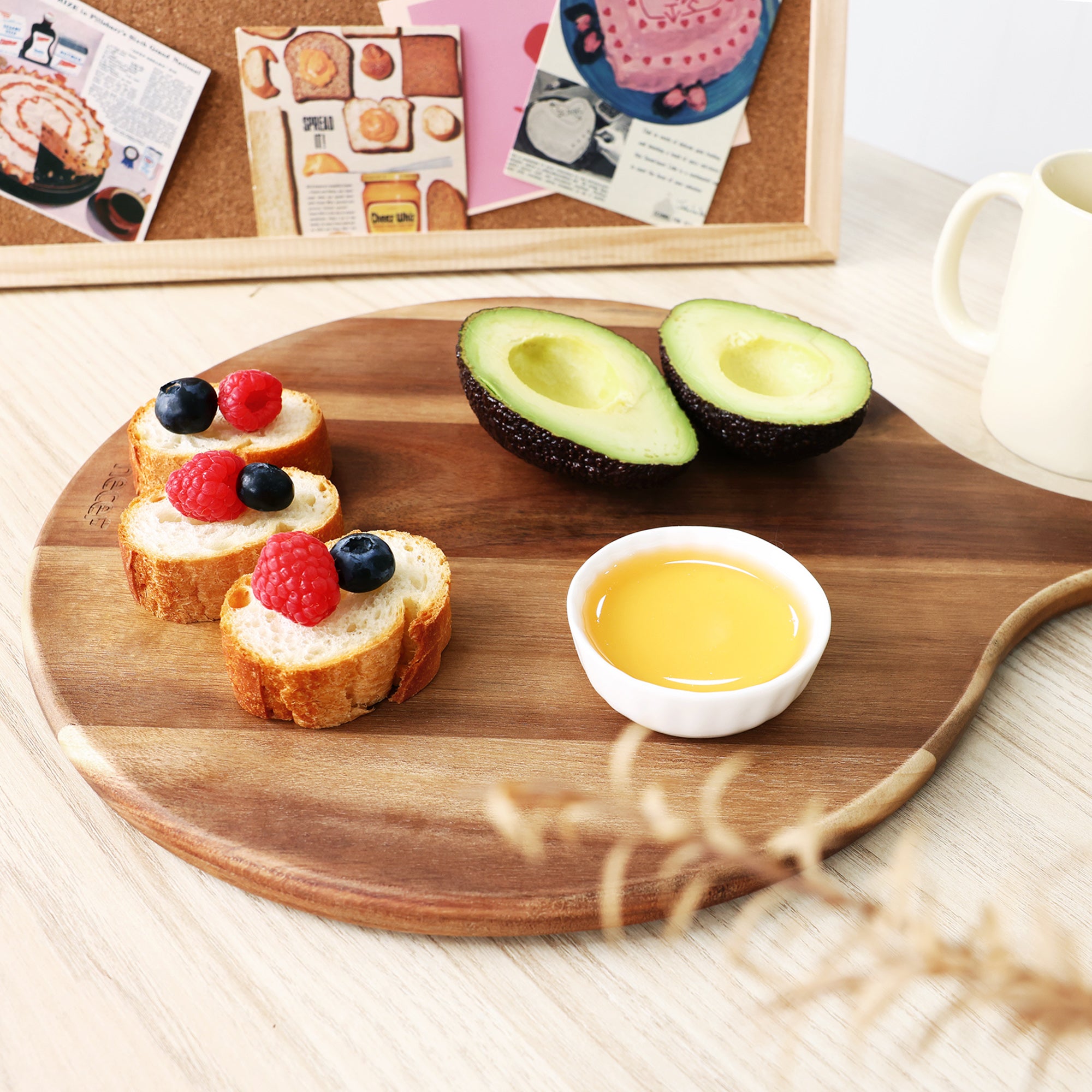 {Hecef Kitchenware}{knife}{cheese board}
