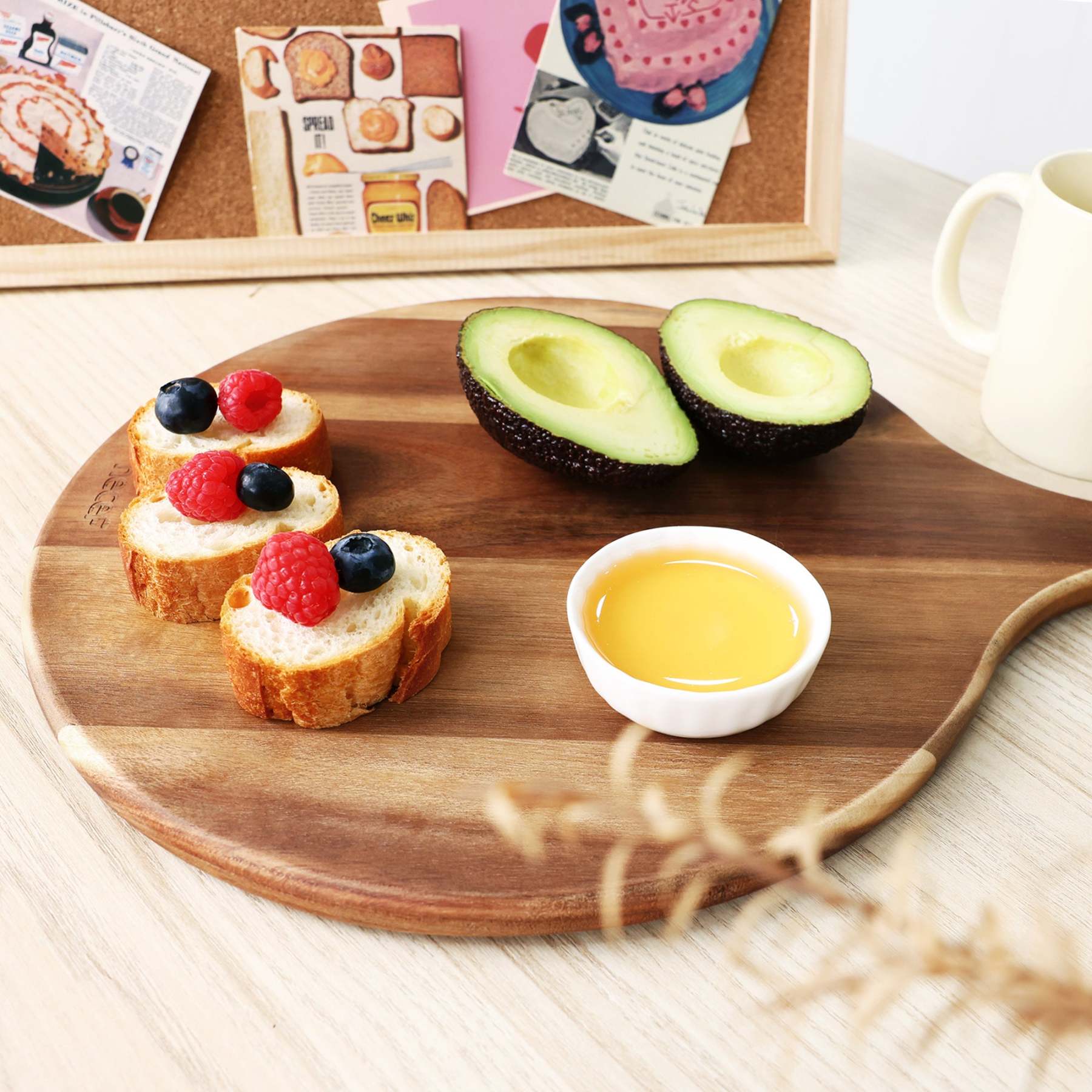 {Hecef Kitchenware}{knife}{cheese board}