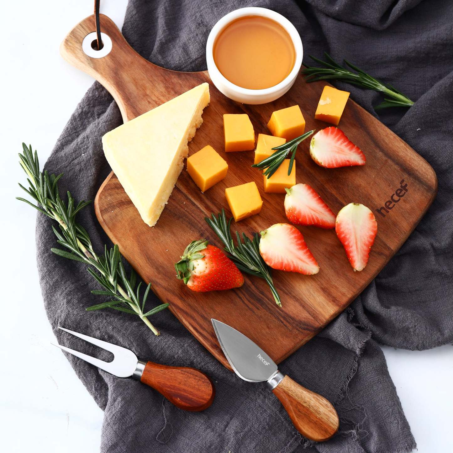 {Hecef Kitchenware}{knife}{cheese board}