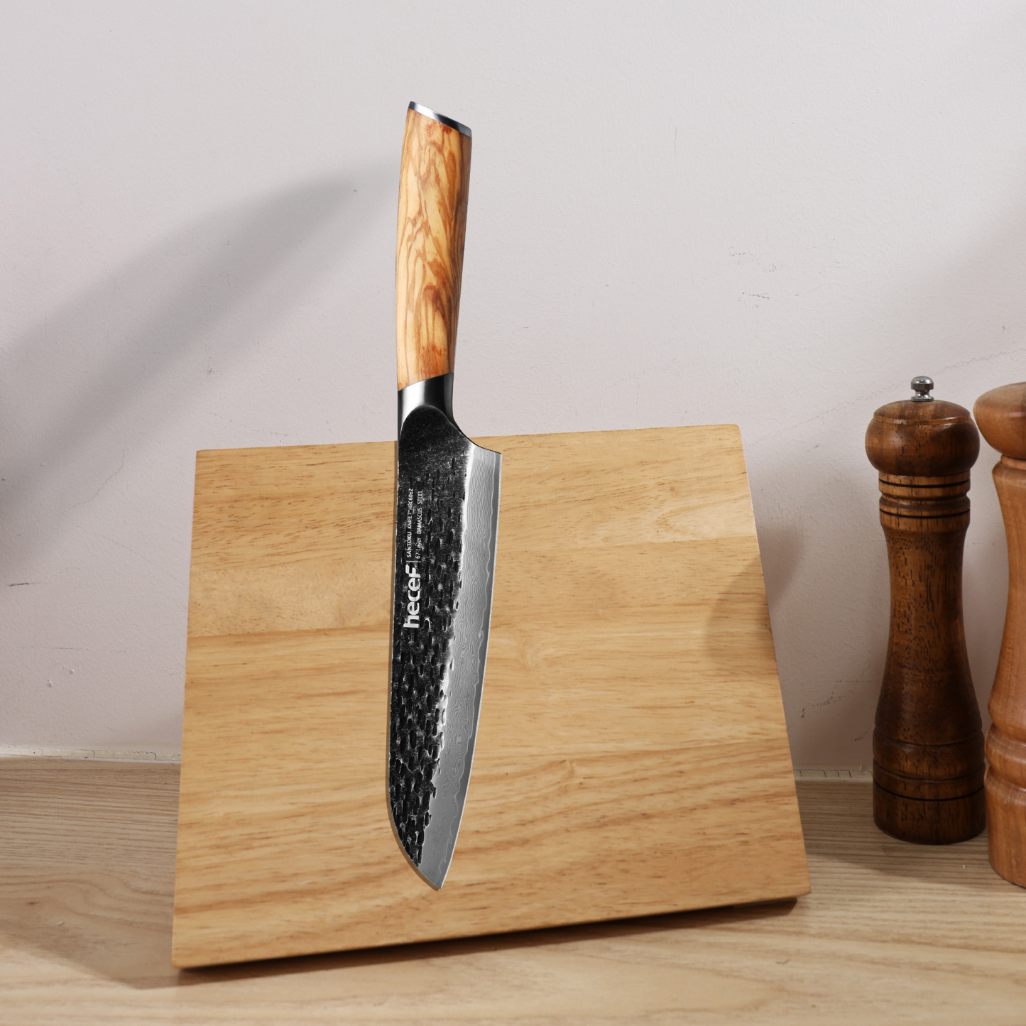 {Hecef Kitchenware}{knife}{cheese board}
