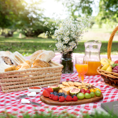 {Hecef Kitchenware}{knife}{cheese board}