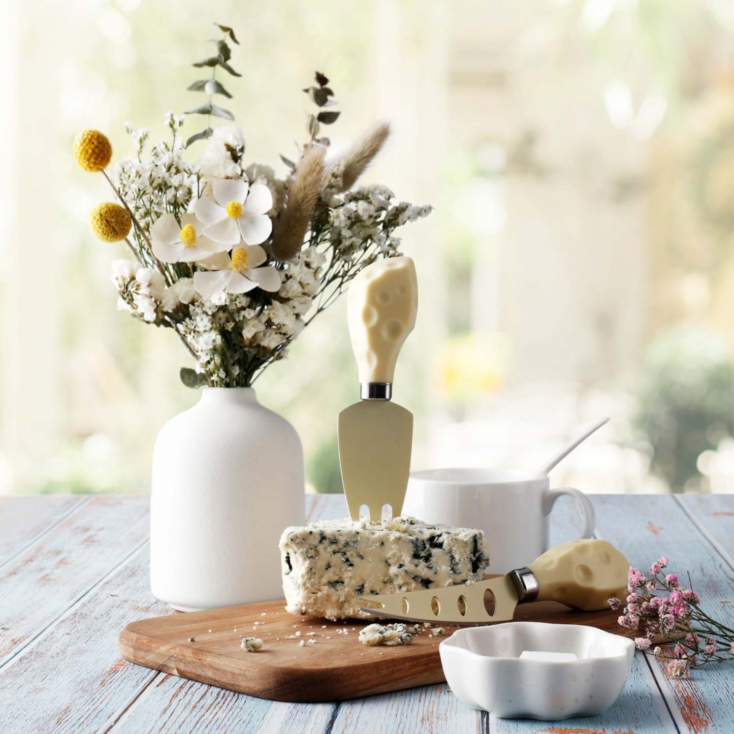 {Hecef Kitchenware}{knife}{cheese board}