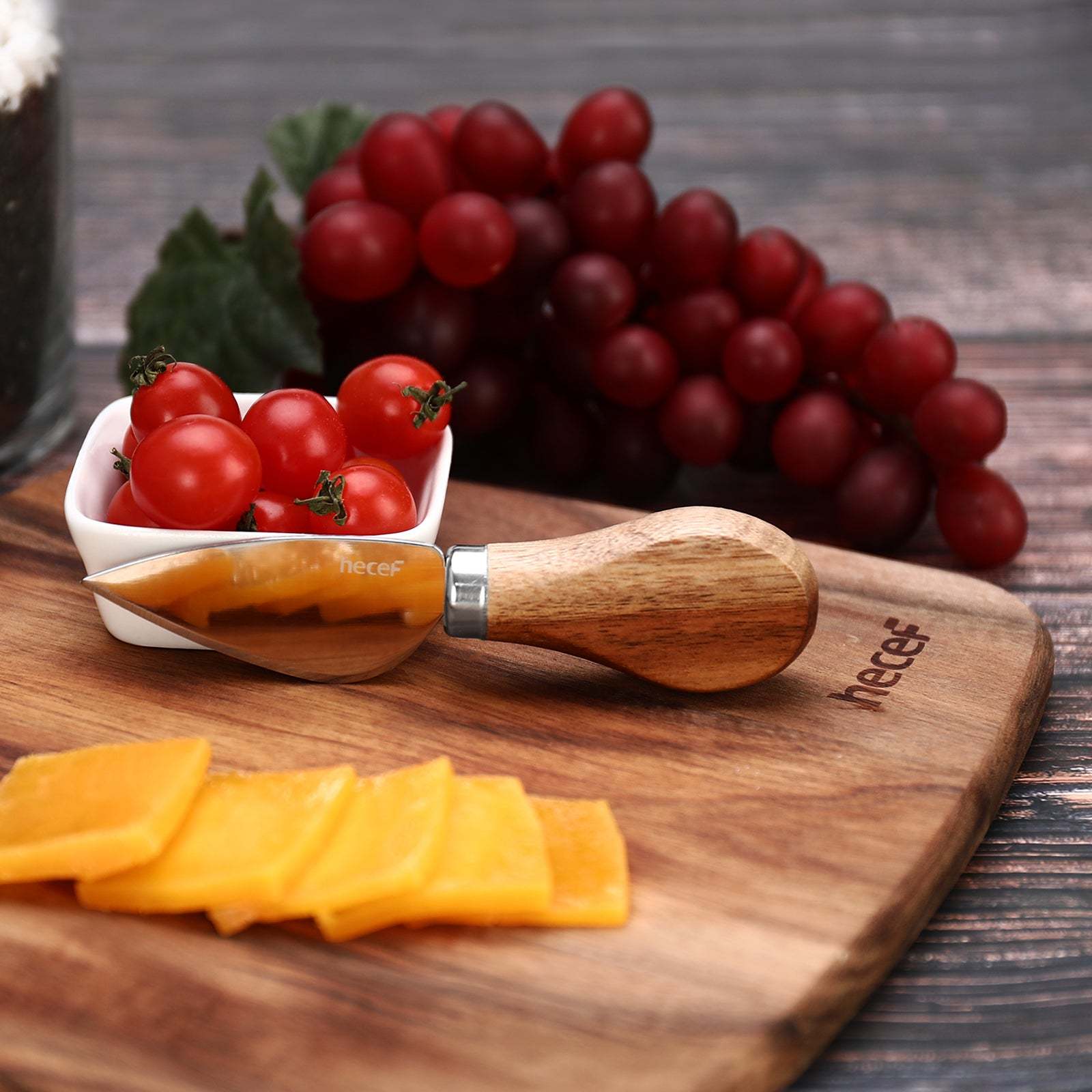 {Hecef Kitchenware}{knife}{cheese board}