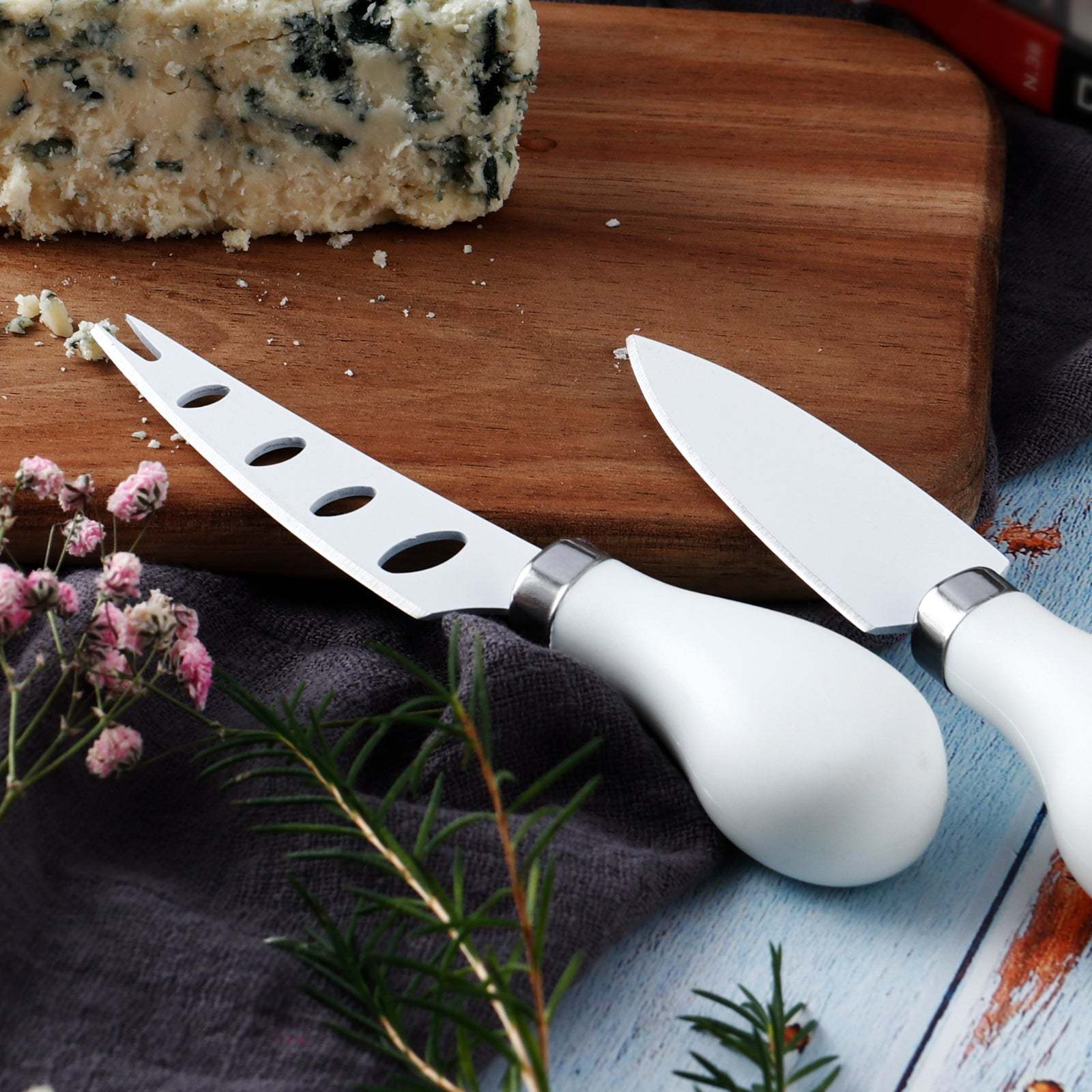 {Hecef Kitchenware}{knife}{cheese board}