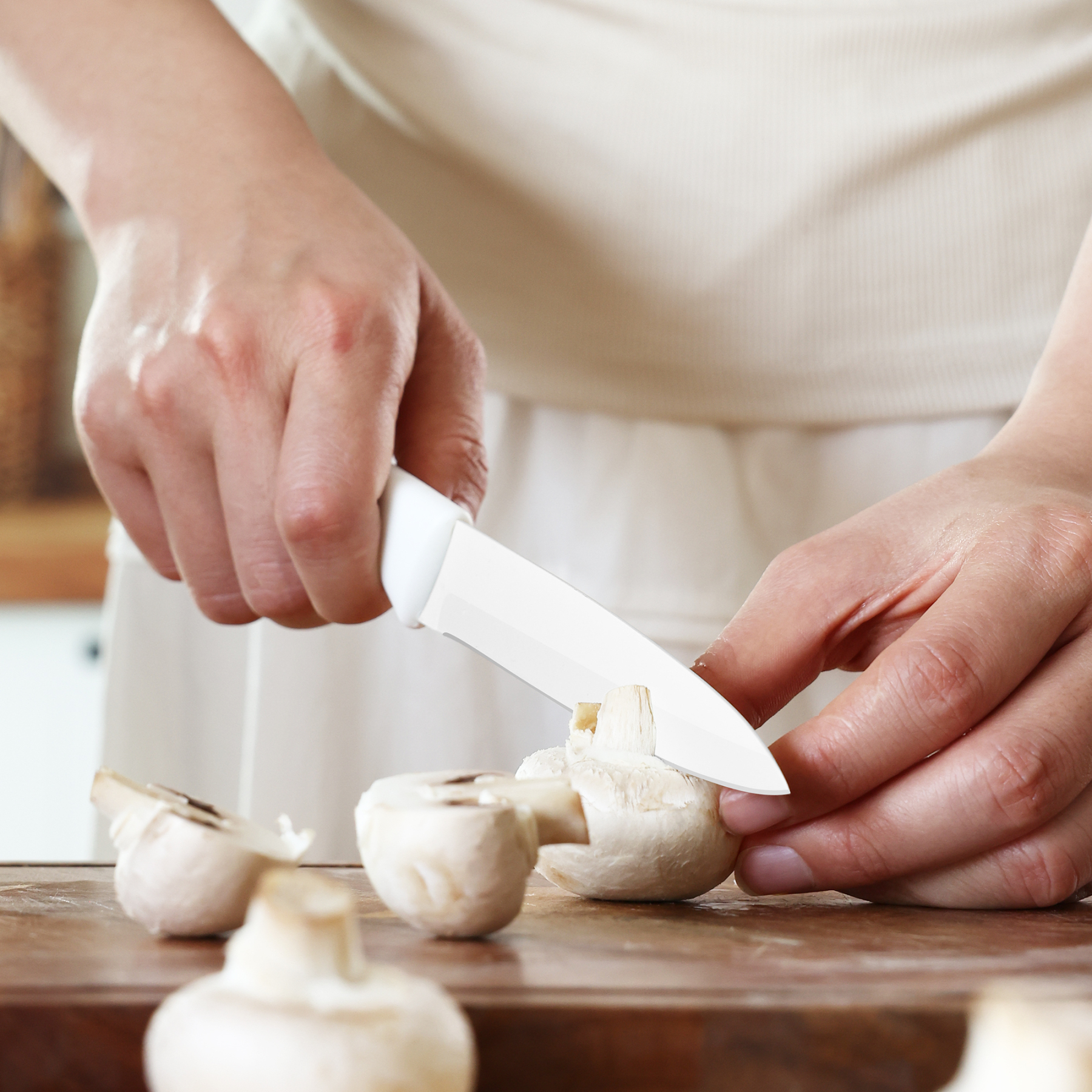 {Hecef Kitchenware}{knife}{cheese board}